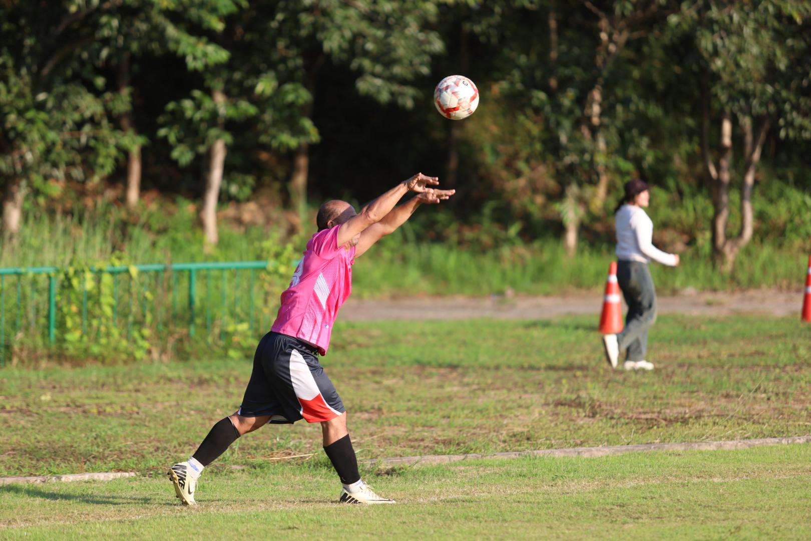 30. ฟุตบอล11คนหน่วยงาน25ปีkprums แขวงทางหลวงตากที่2 แม่สอด 6 : 2 ยุติธรรมแม่สอด + ม.ราชภัฏกำแพงเพชรแม่สอด