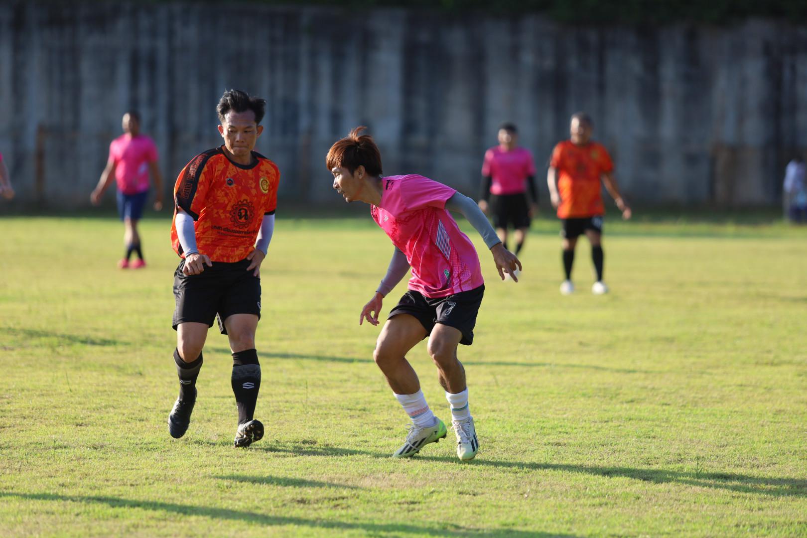 32. ฟุตบอล11คนหน่วยงาน25ปีkprums แขวงทางหลวงตากที่2 แม่สอด 6 : 2 ยุติธรรมแม่สอด + ม.ราชภัฏกำแพงเพชรแม่สอด