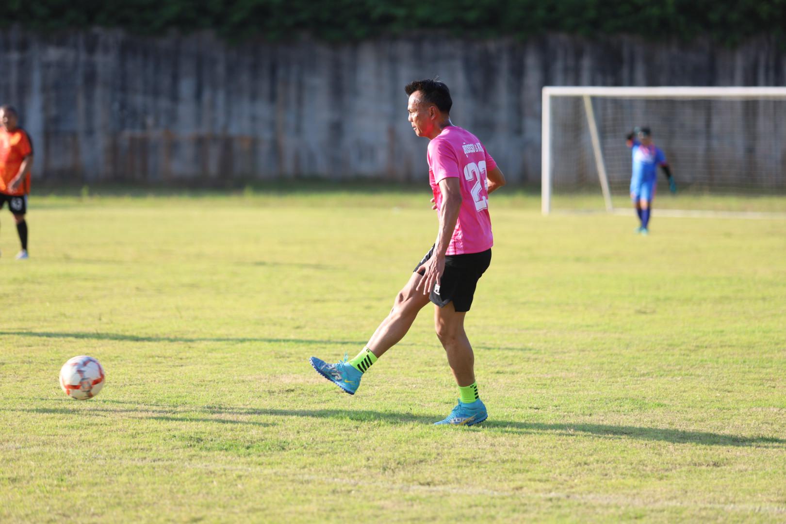 33. ฟุตบอล11คนหน่วยงาน25ปีkprums แขวงทางหลวงตากที่2 แม่สอด 6 : 2 ยุติธรรมแม่สอด + ม.ราชภัฏกำแพงเพชรแม่สอด