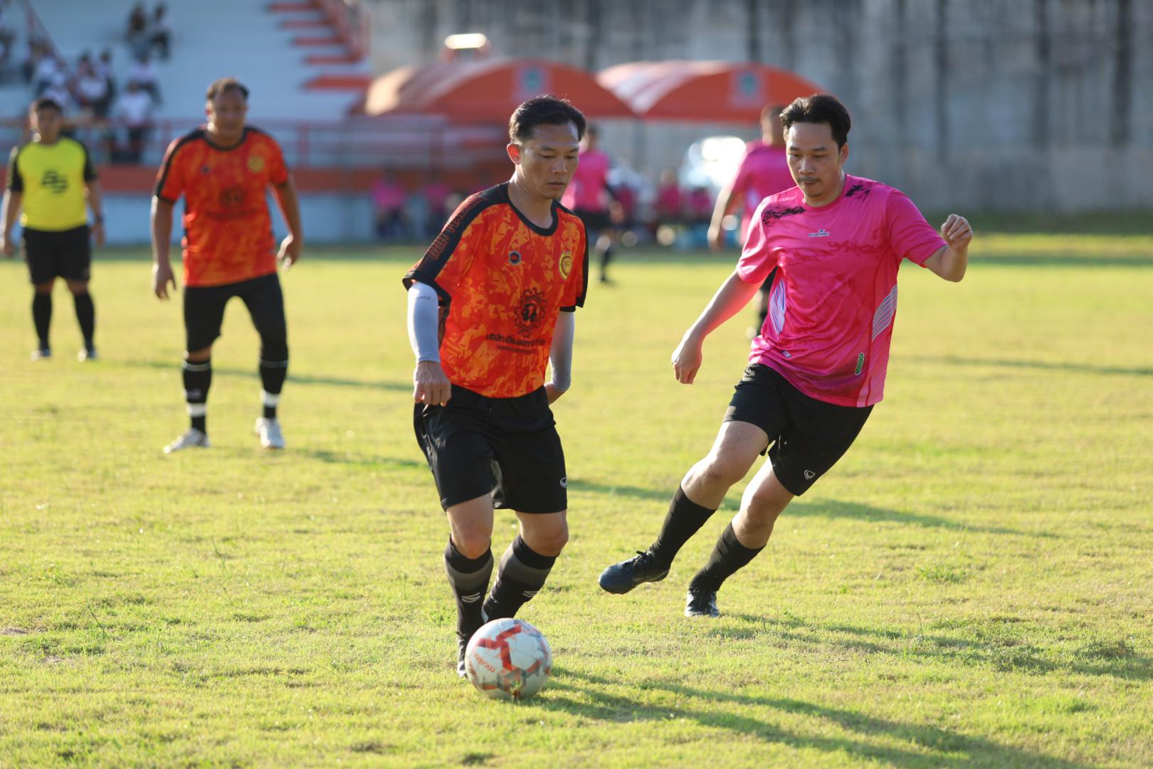 35. ฟุตบอล11คนหน่วยงาน25ปีkprums แขวงทางหลวงตากที่2 แม่สอด 6 : 2 ยุติธรรมแม่สอด + ม.ราชภัฏกำแพงเพชรแม่สอด