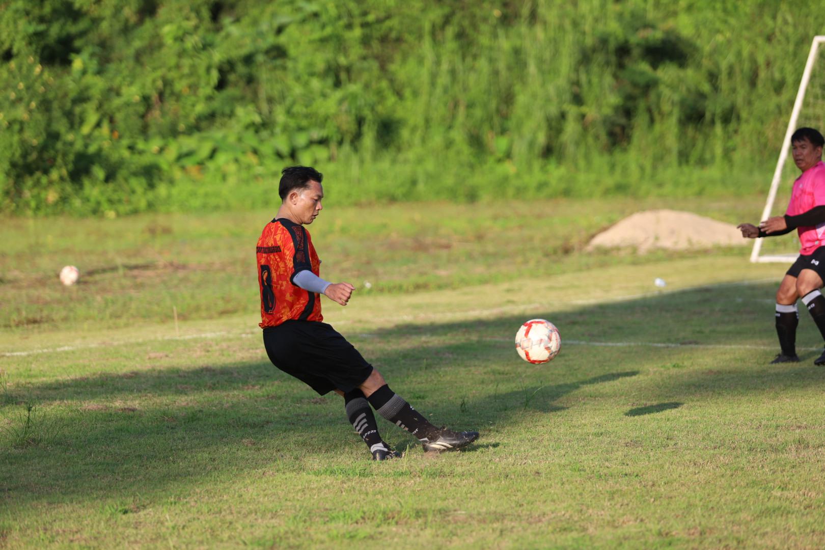 38. ฟุตบอล11คนหน่วยงาน25ปีkprums แขวงทางหลวงตากที่2 แม่สอด 6 : 2 ยุติธรรมแม่สอด + ม.ราชภัฏกำแพงเพชรแม่สอด