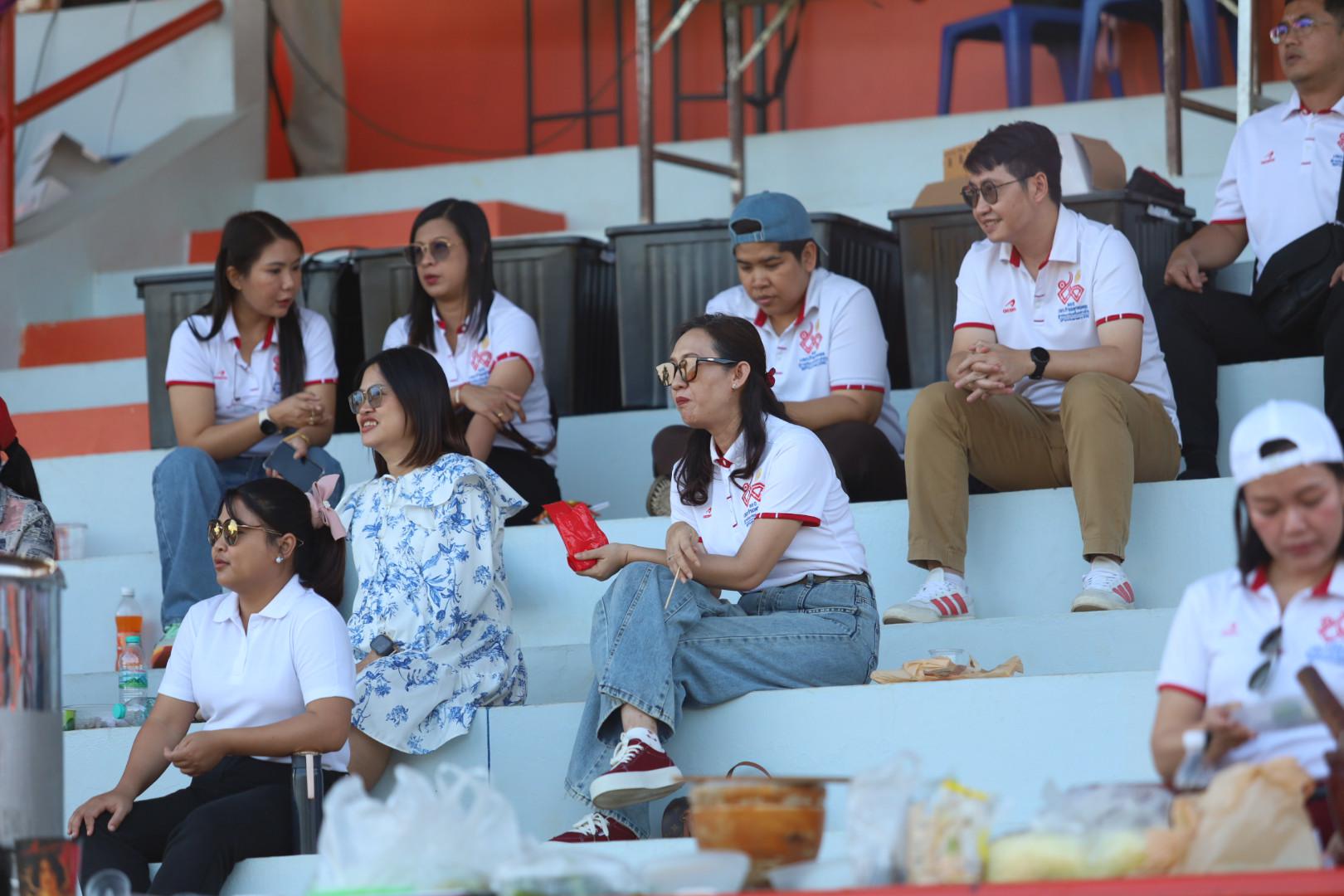 41. ฟุตบอล11คนหน่วยงาน25ปีkprums แขวงทางหลวงตากที่2 แม่สอด 6 : 2 ยุติธรรมแม่สอด + ม.ราชภัฏกำแพงเพชรแม่สอด