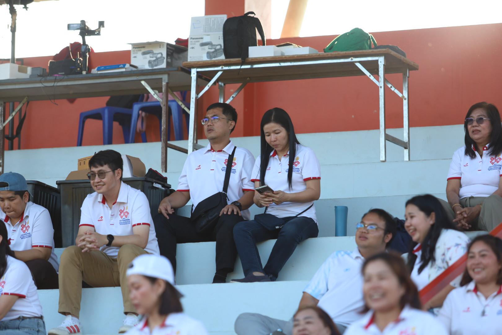 42. ฟุตบอล11คนหน่วยงาน25ปีkprums แขวงทางหลวงตากที่2 แม่สอด 6 : 2 ยุติธรรมแม่สอด + ม.ราชภัฏกำแพงเพชรแม่สอด