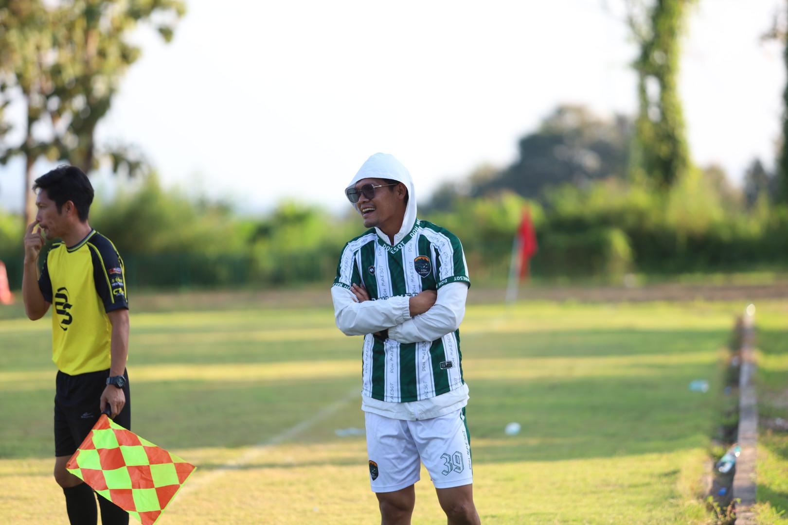 43. ฟุตบอล11คนหน่วยงาน25ปีkprums แขวงทางหลวงตากที่2 แม่สอด 6 : 2 ยุติธรรมแม่สอด + ม.ราชภัฏกำแพงเพชรแม่สอด