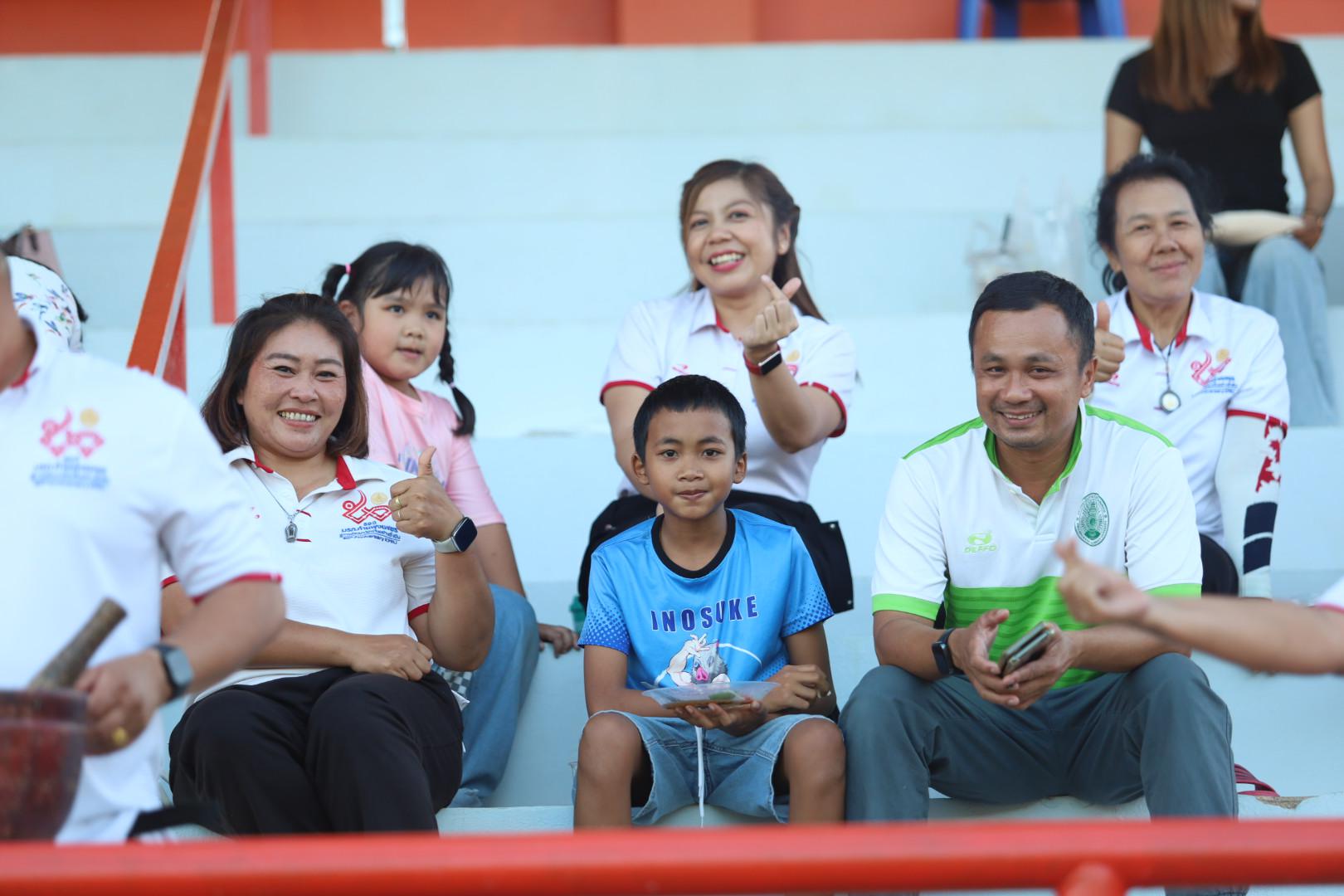 53. ฟุตบอล11คนหน่วยงาน25ปีkprums แขวงทางหลวงตากที่2 แม่สอด 6 : 2 ยุติธรรมแม่สอด + ม.ราชภัฏกำแพงเพชรแม่สอด