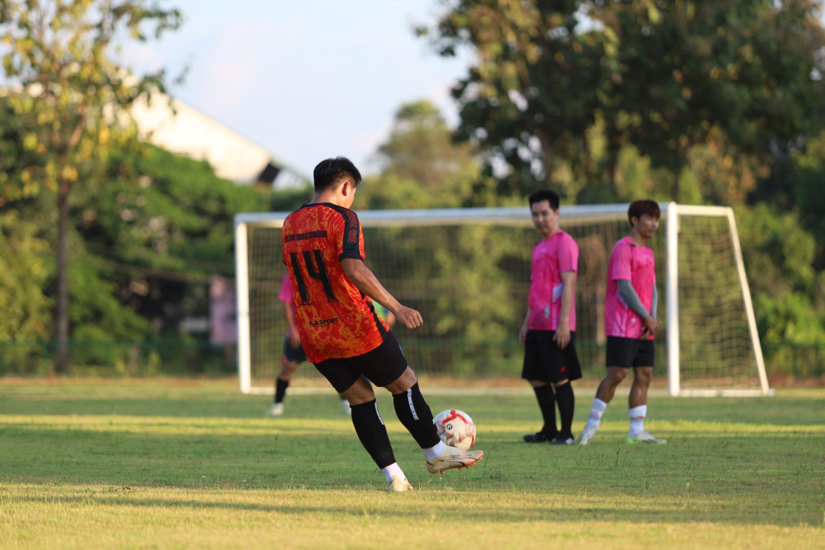 54. ฟุตบอล11คนหน่วยงาน25ปีkprums แขวงทางหลวงตากที่2 แม่สอด 6 : 2 ยุติธรรมแม่สอด + ม.ราชภัฏกำแพงเพชรแม่สอด