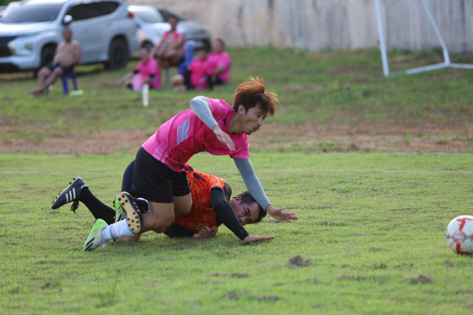 58. ฟุตบอล11คนหน่วยงาน25ปีkprums แขวงทางหลวงตากที่2 แม่สอด 6 : 2 ยุติธรรมแม่สอด + ม.ราชภัฏกำแพงเพชรแม่สอด