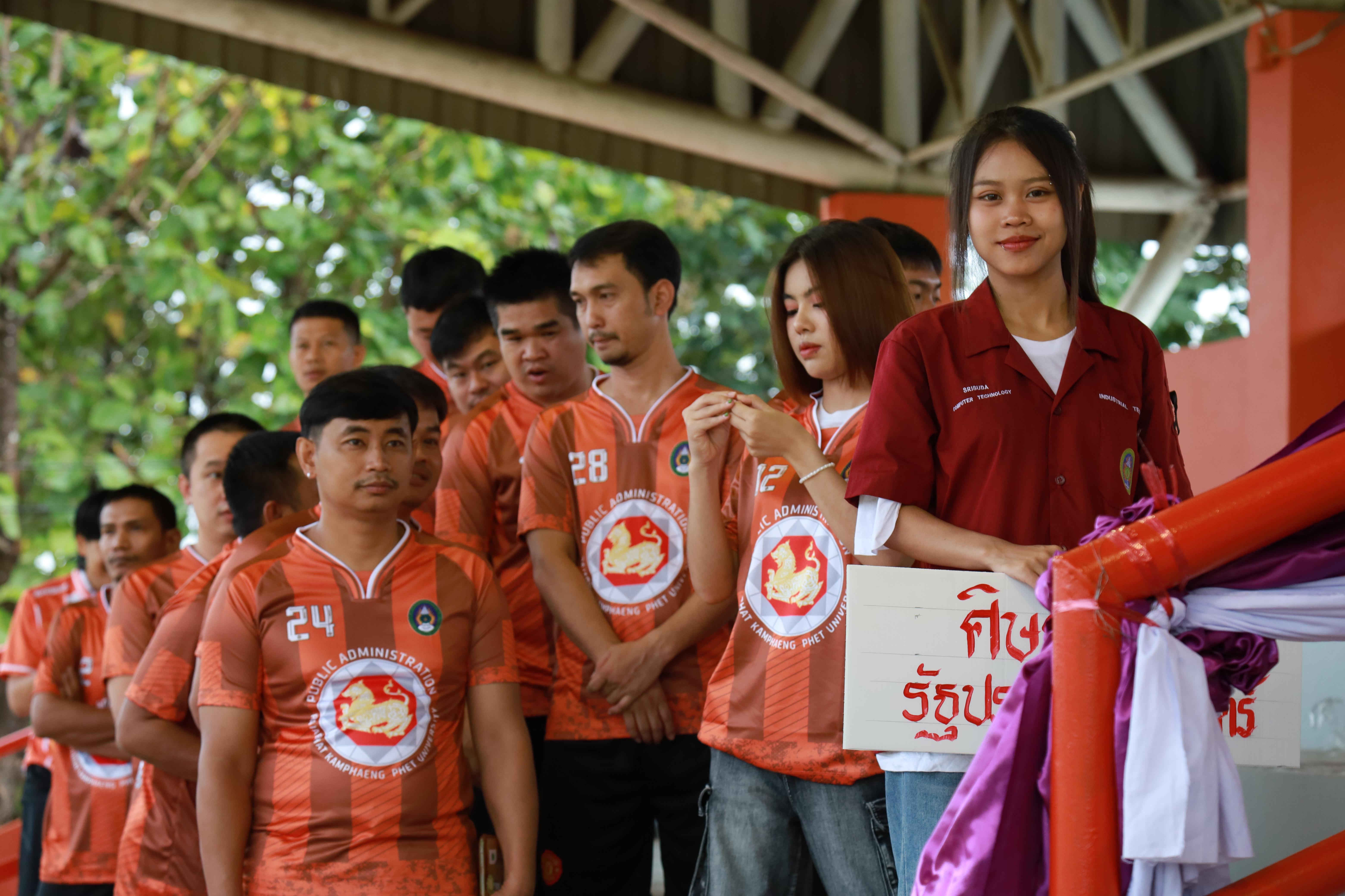 4. การแข่งขันกีฬาฟุตบอลสานสัมพันธ์ศิษย์เก่า