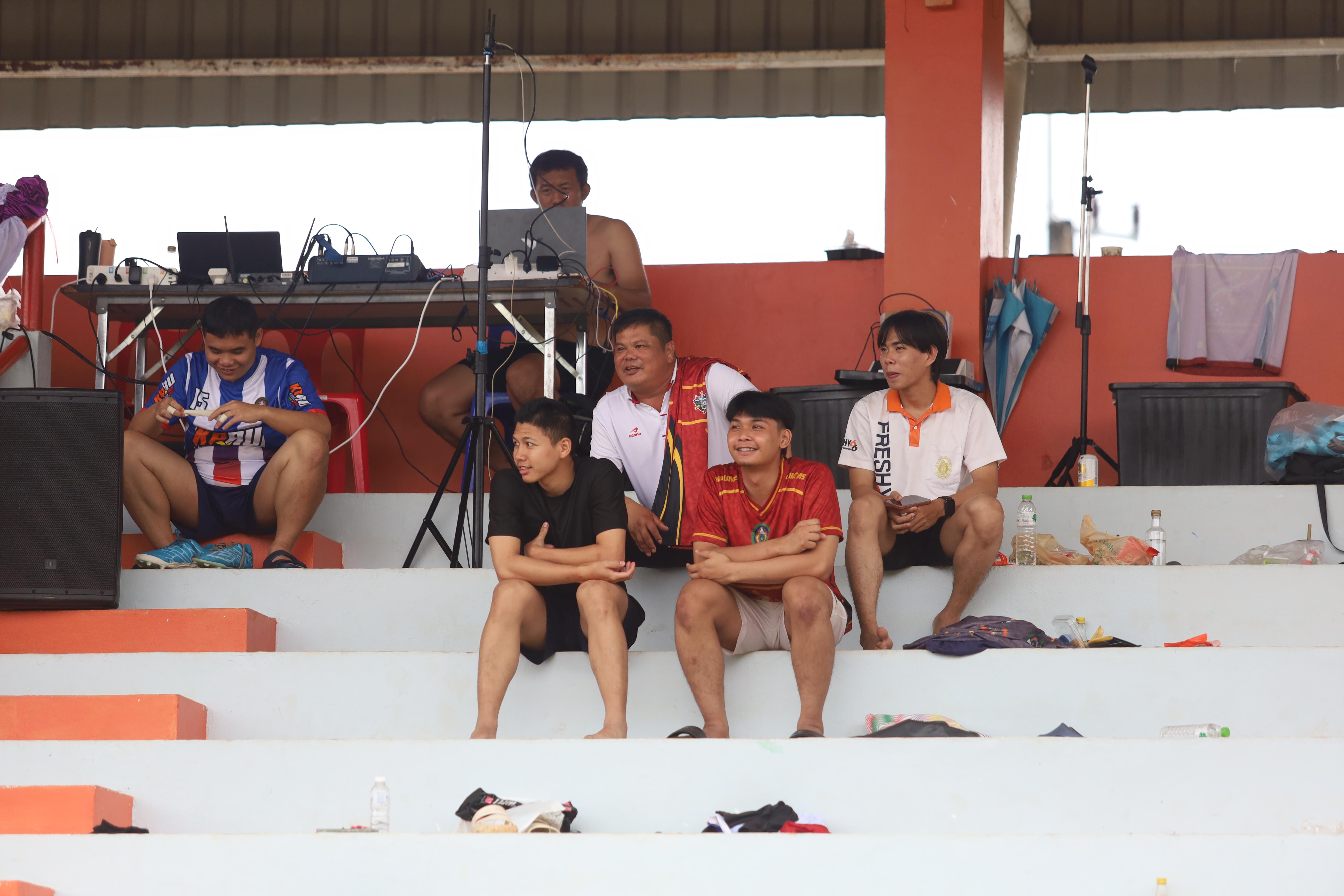 195. การแข่งขันกีฬาฟุตบอลสานสัมพันธ์ศิษย์เก่า