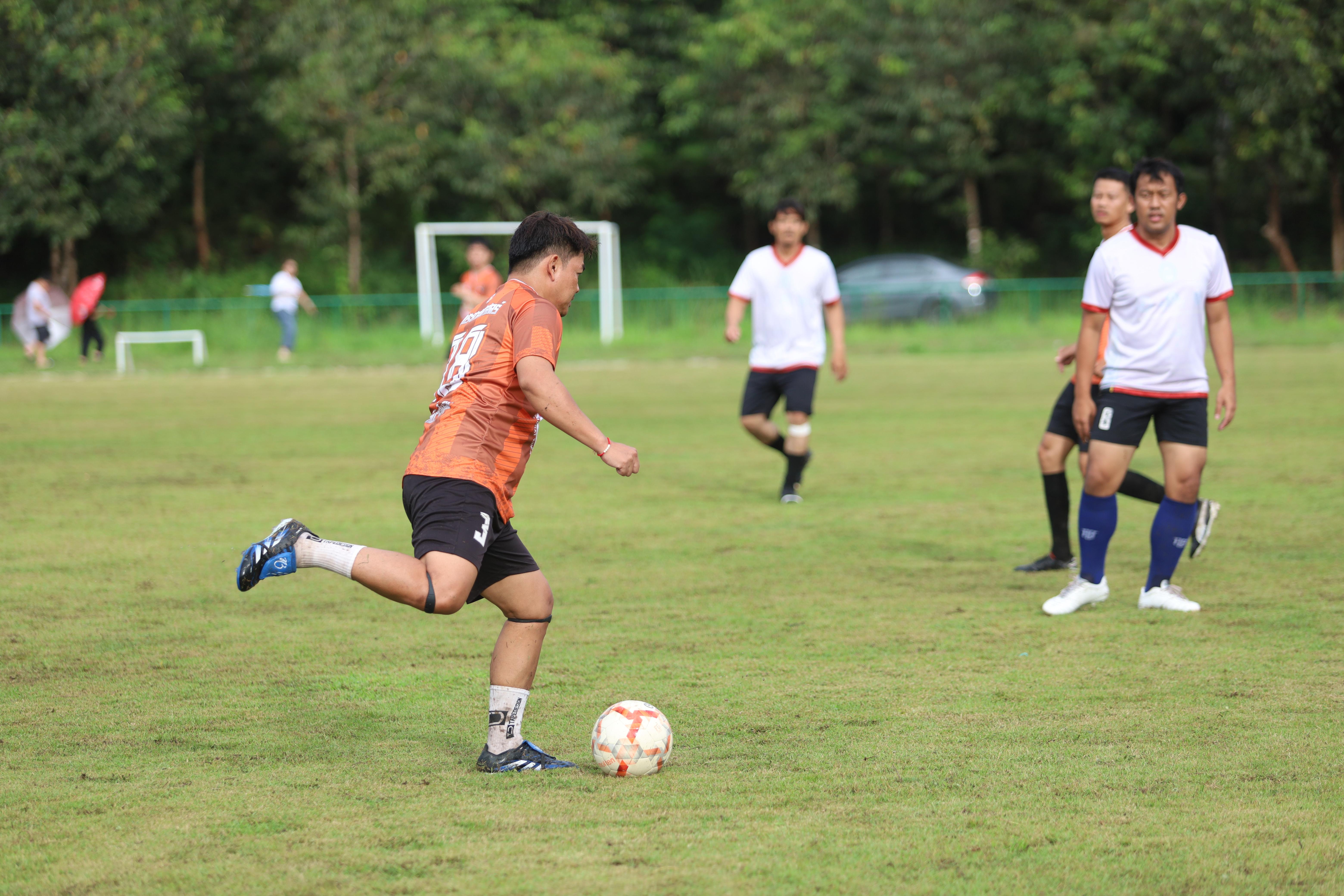 284. การแข่งขันกีฬาฟุตบอลสานสัมพันธ์ศิษย์เก่า