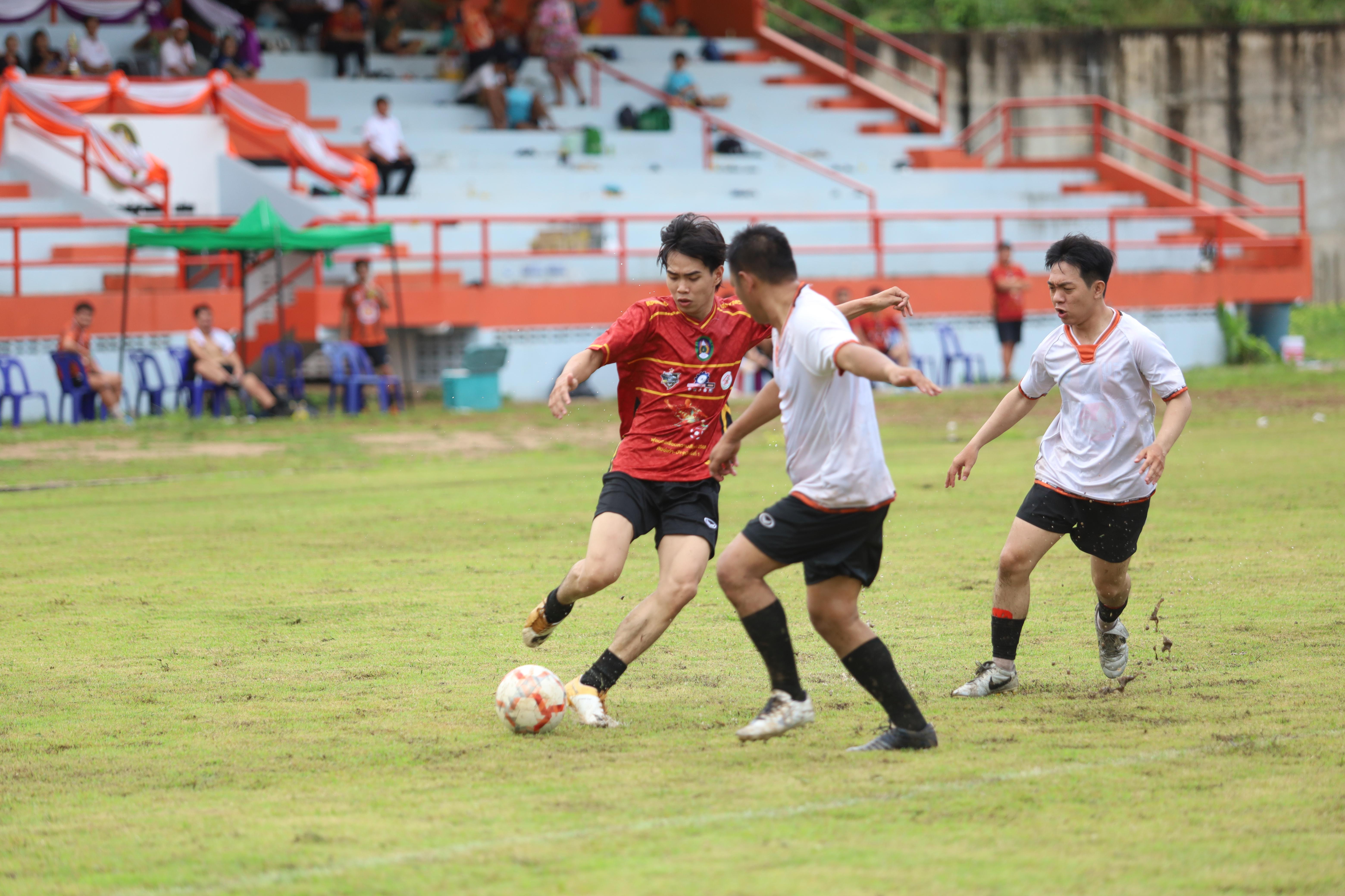 295. การแข่งขันกีฬาฟุตบอลสานสัมพันธ์ศิษย์เก่า