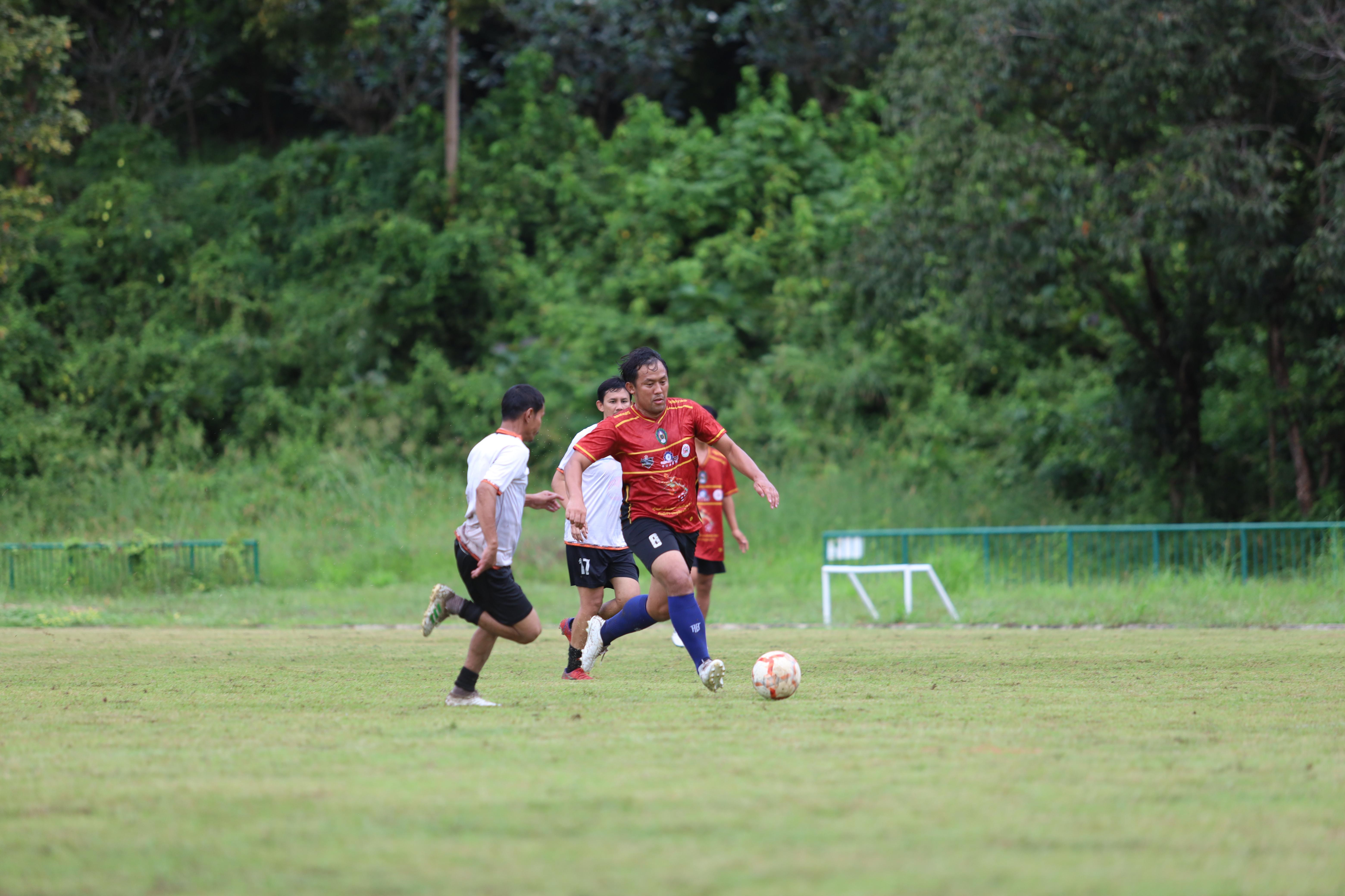 300. การแข่งขันกีฬาฟุตบอลสานสัมพันธ์ศิษย์เก่า