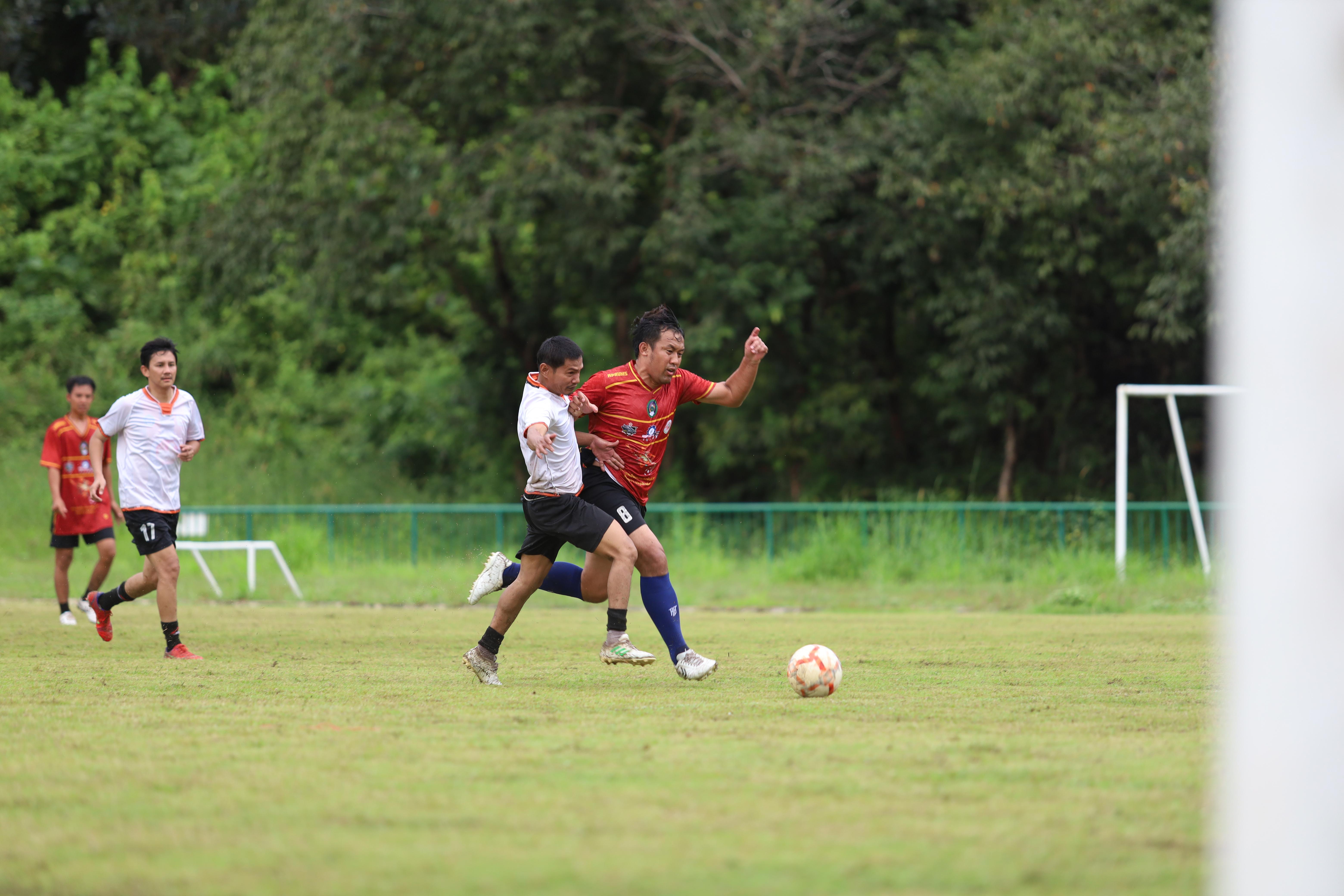 301. การแข่งขันกีฬาฟุตบอลสานสัมพันธ์ศิษย์เก่า