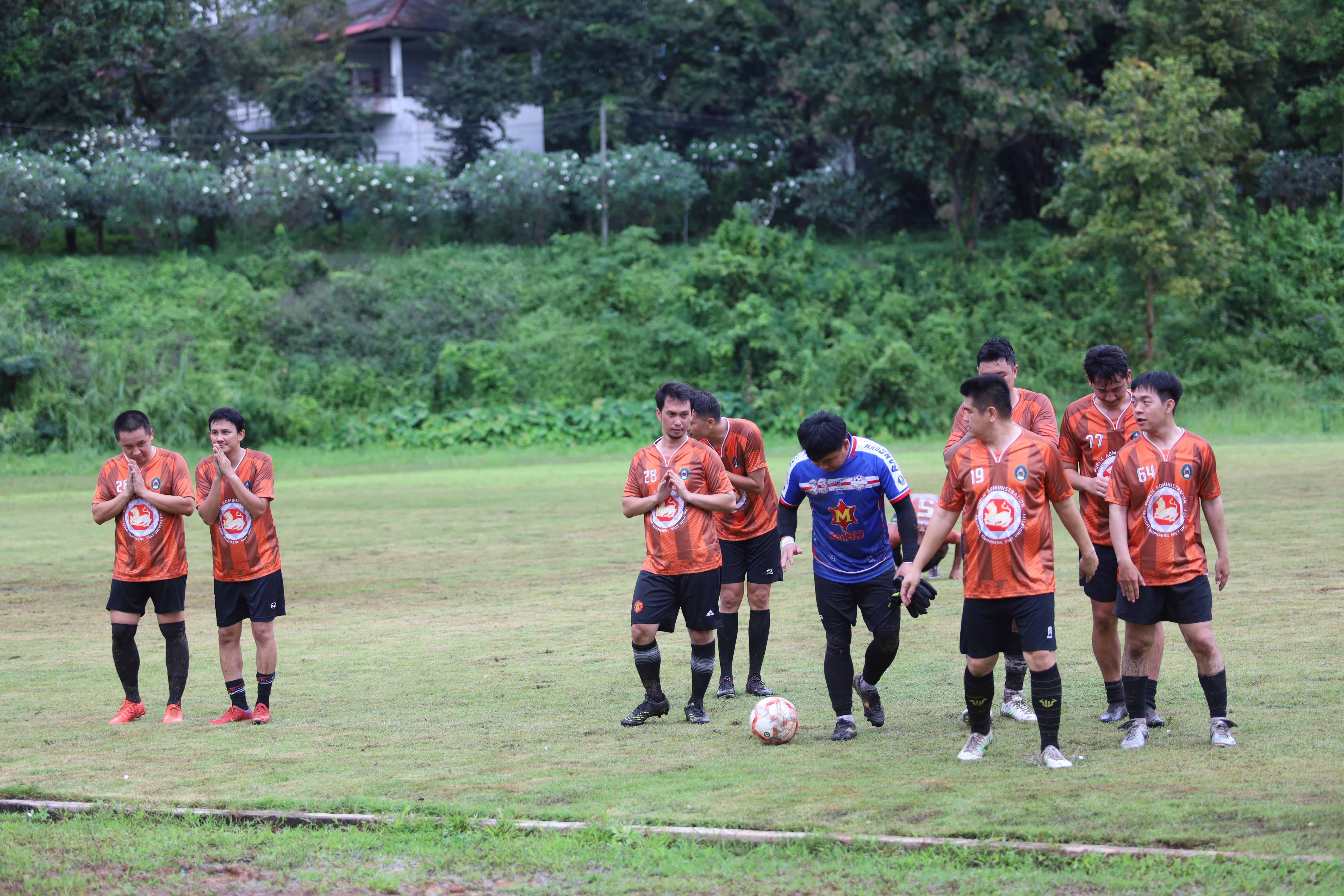304. การแข่งขันกีฬาฟุตบอลสานสัมพันธ์ศิษย์เก่า