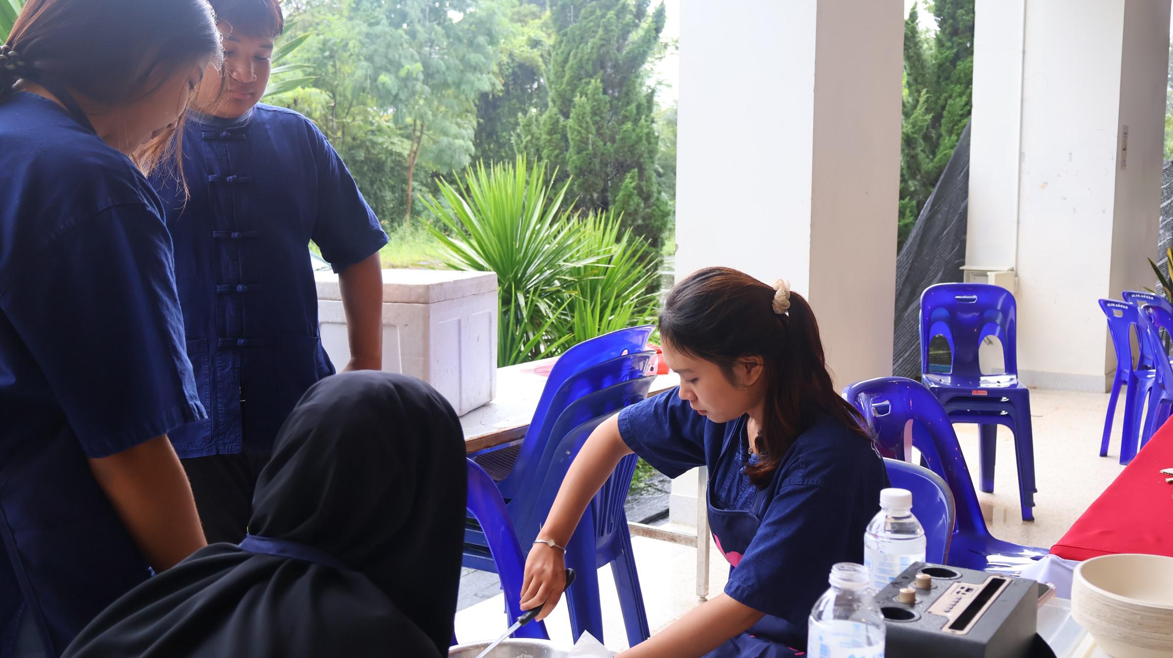 98. กิจกรรมวันลอยกระทง