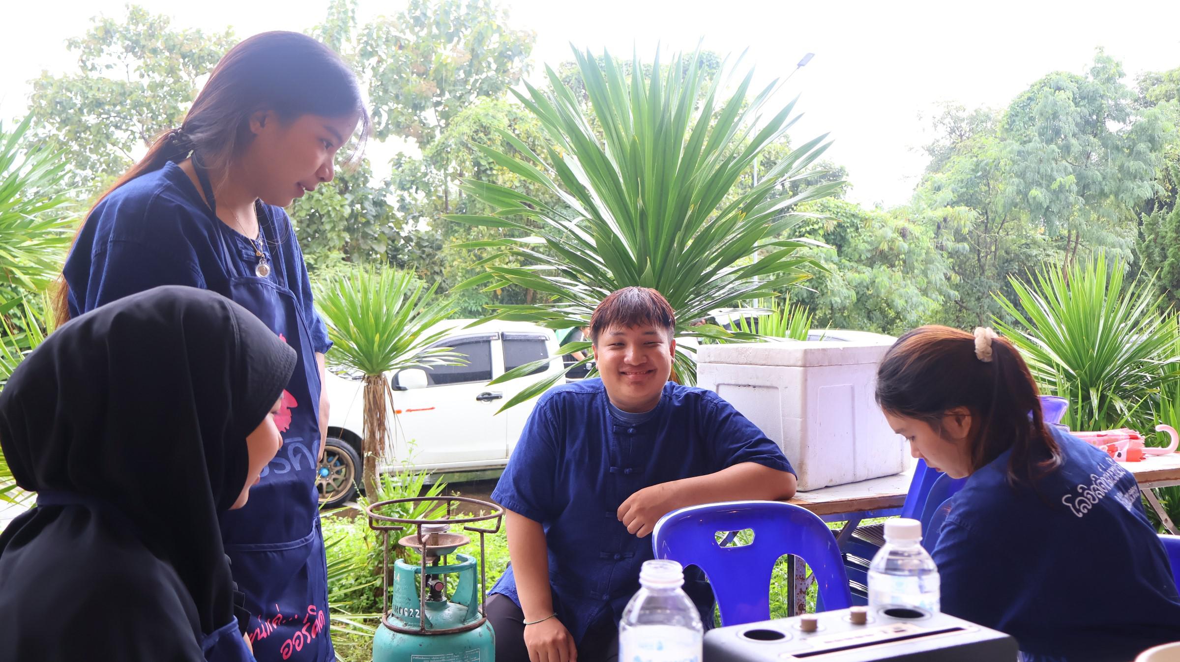 100. กิจกรรมวันลอยกระทง