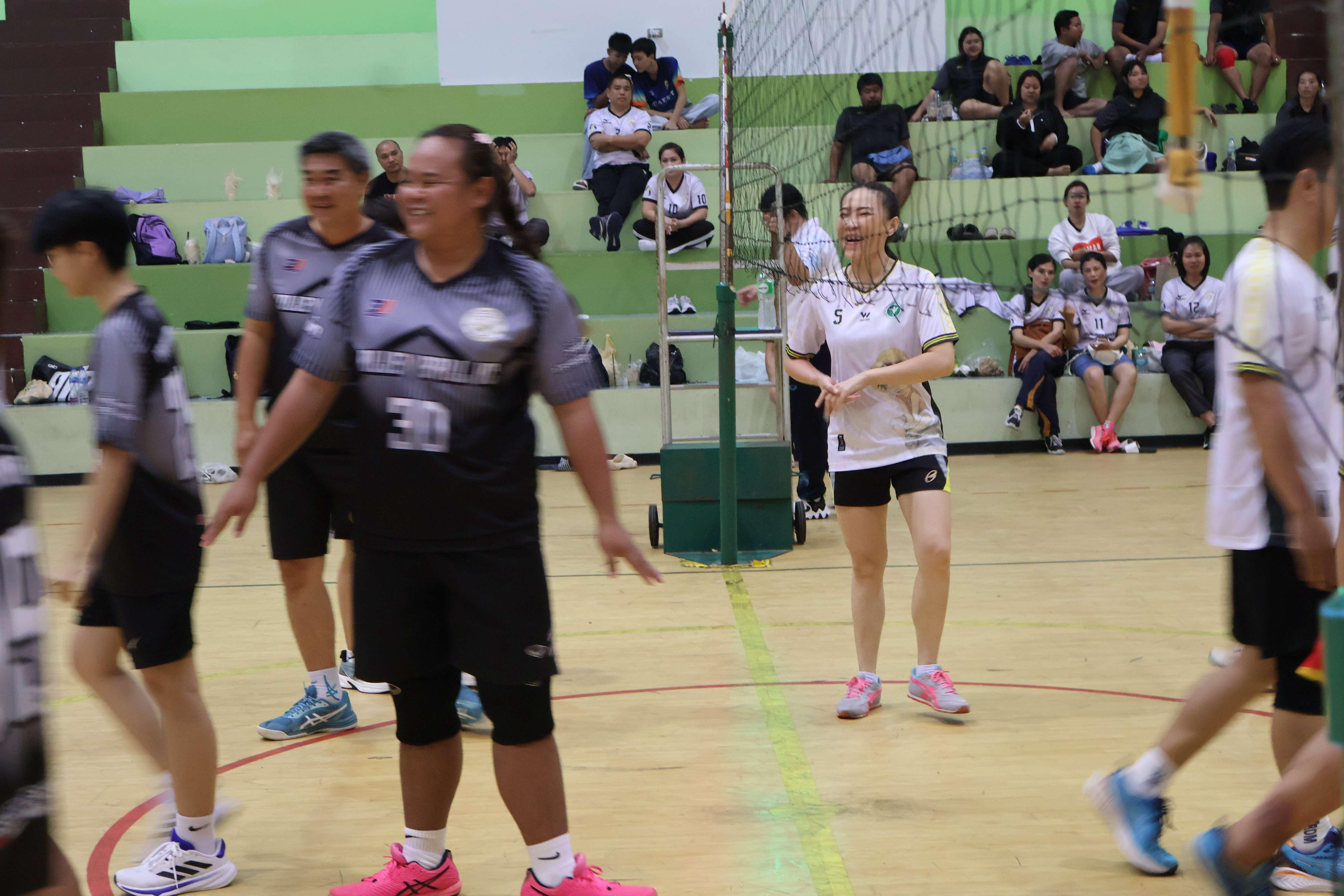 181. การแข่งขันกีฬาวอลเลย์บอลเชื่อมความสัมพันธ์ระหว่างหน่วยงาน คู่ที่ 1 - 8