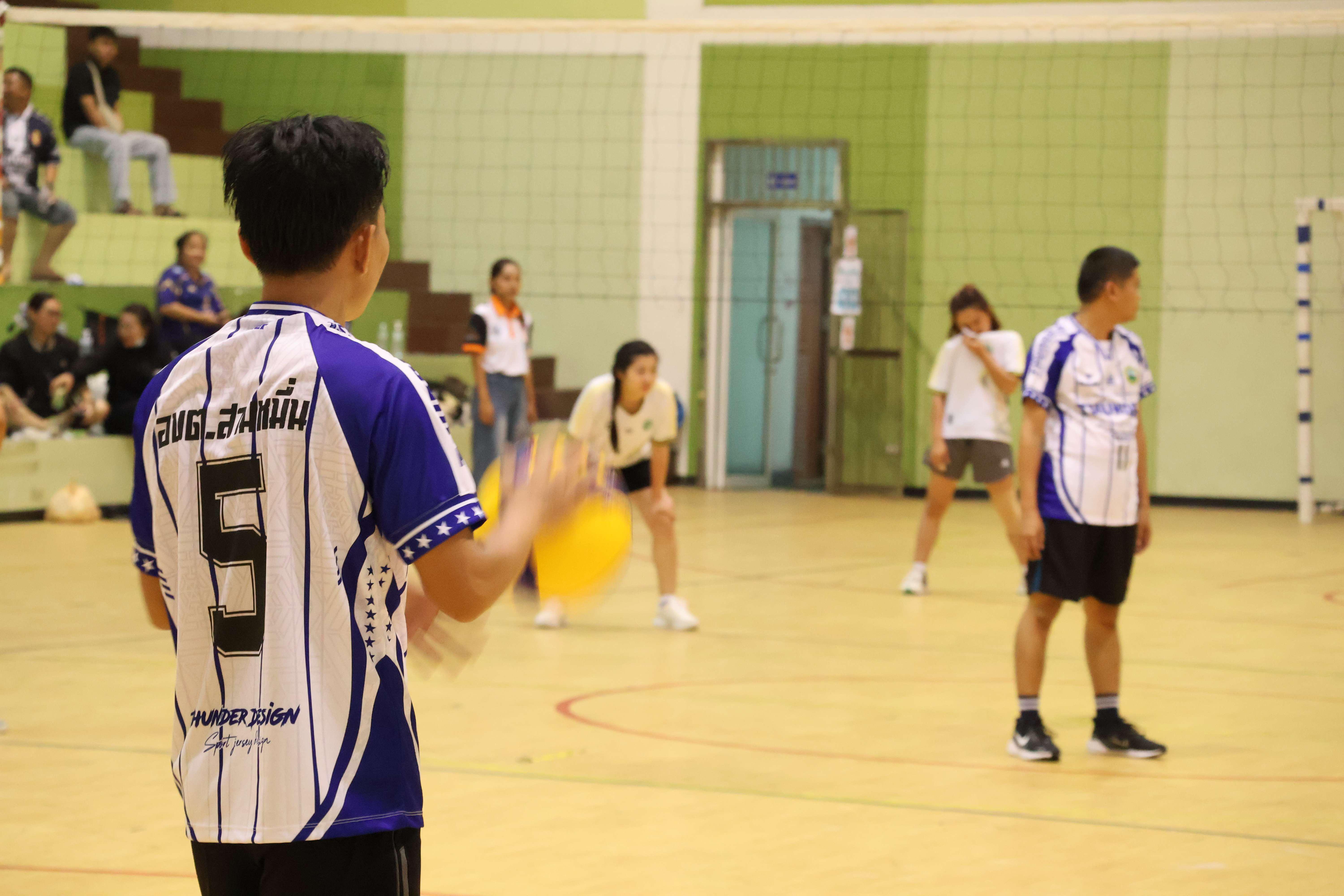 245. การแข่งขันกีฬาวอลเลย์บอลเชื่อมความสัมพันธ์ระหว่างหน่วยงาน คู่ที่ 1 - 8