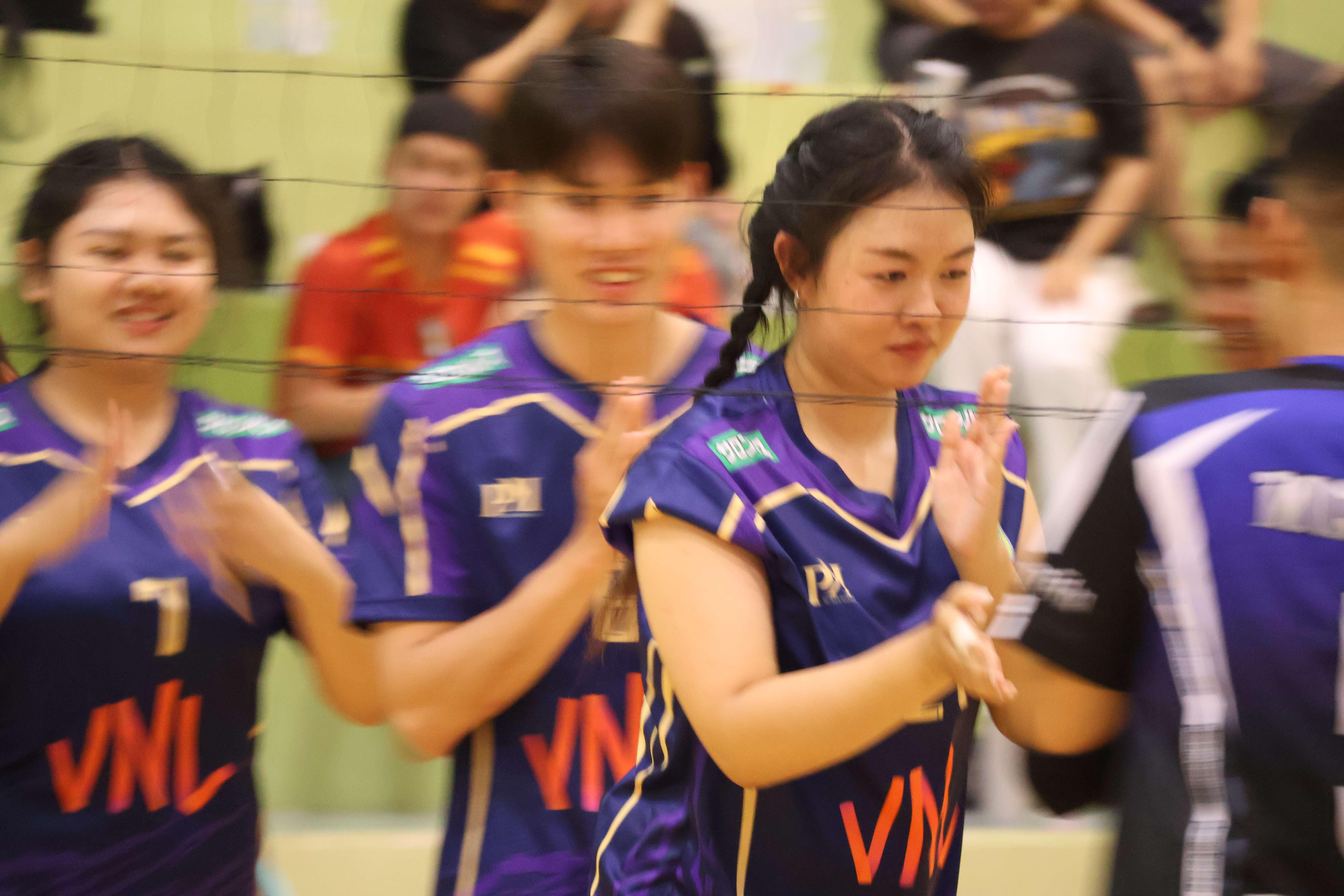 285. การแข่งขันกีฬาวอลเลย์บอลเชื่อมความสัมพันธ์ระหว่างหน่วยงาน คู่ที่ 1 - 8