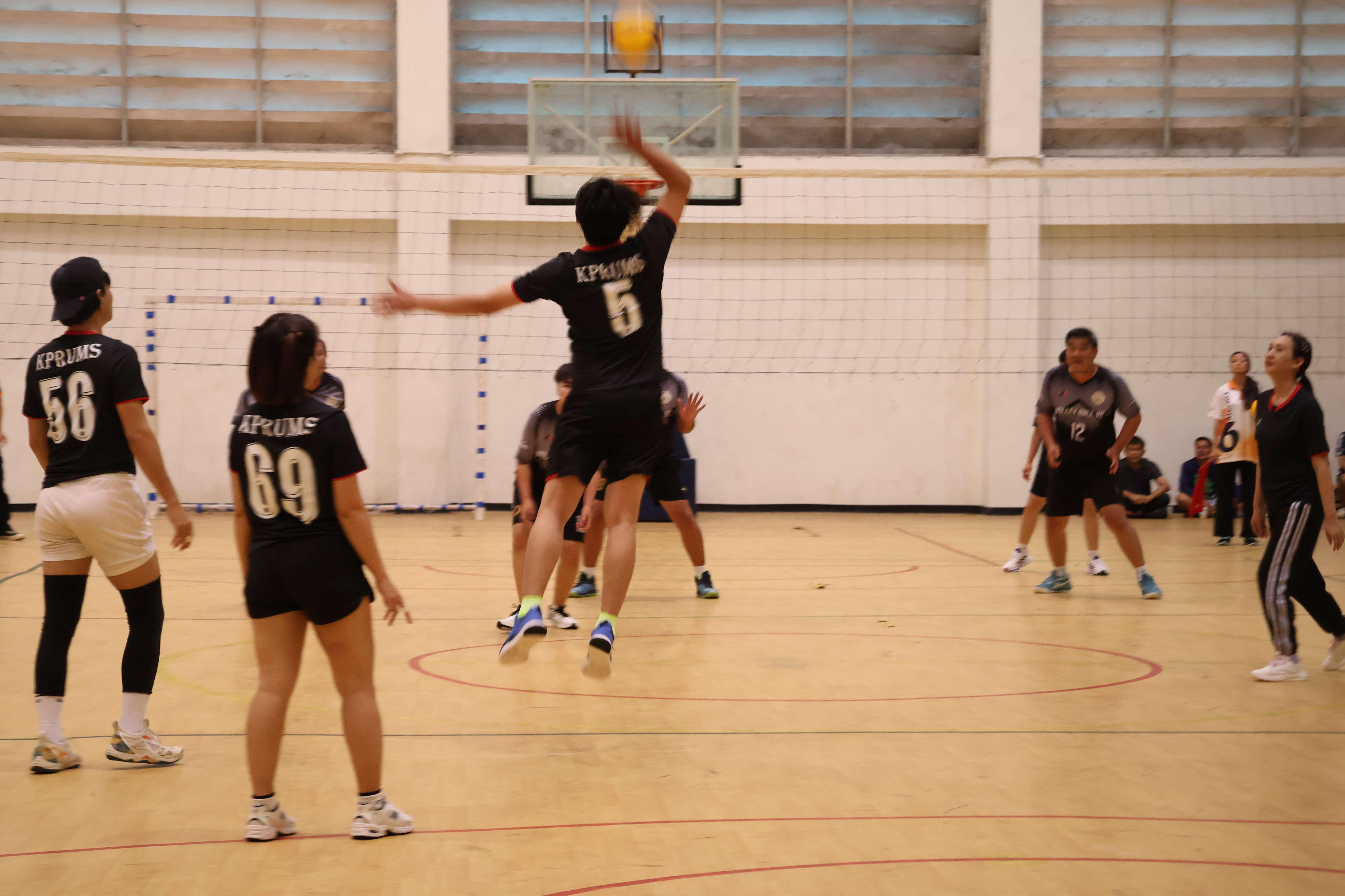 317. การแข่งขันกีฬาวอลเลย์บอลเชื่อมความสัมพันธ์ระหว่างหน่วยงาน คู่ที่ 1 - 8