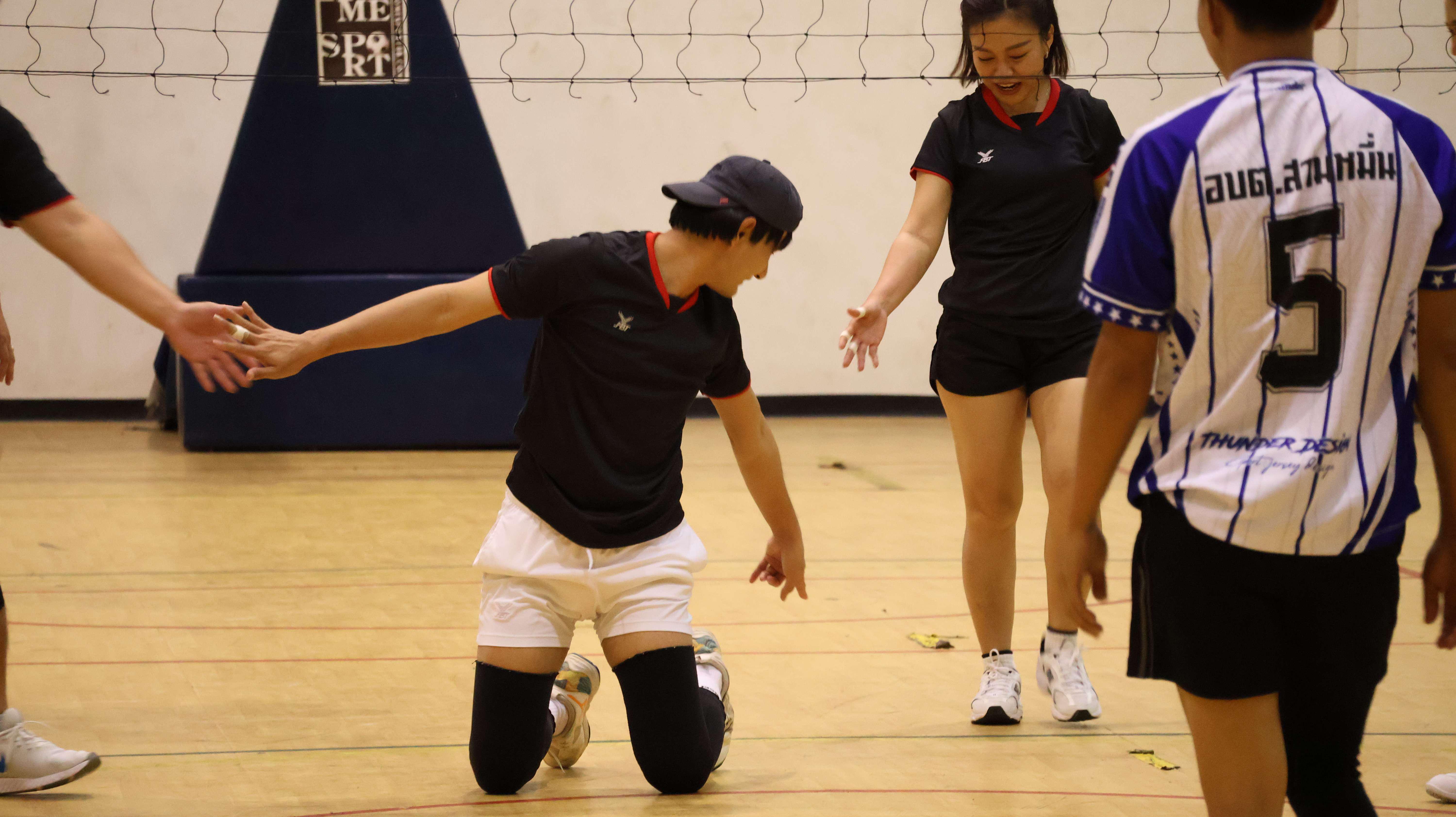 365. การแข่งขันกีฬาวอลเลย์บอลเชื่อมความสัมพันธ์ระหว่างหน่วยงาน คู่ที่ 1 - 8