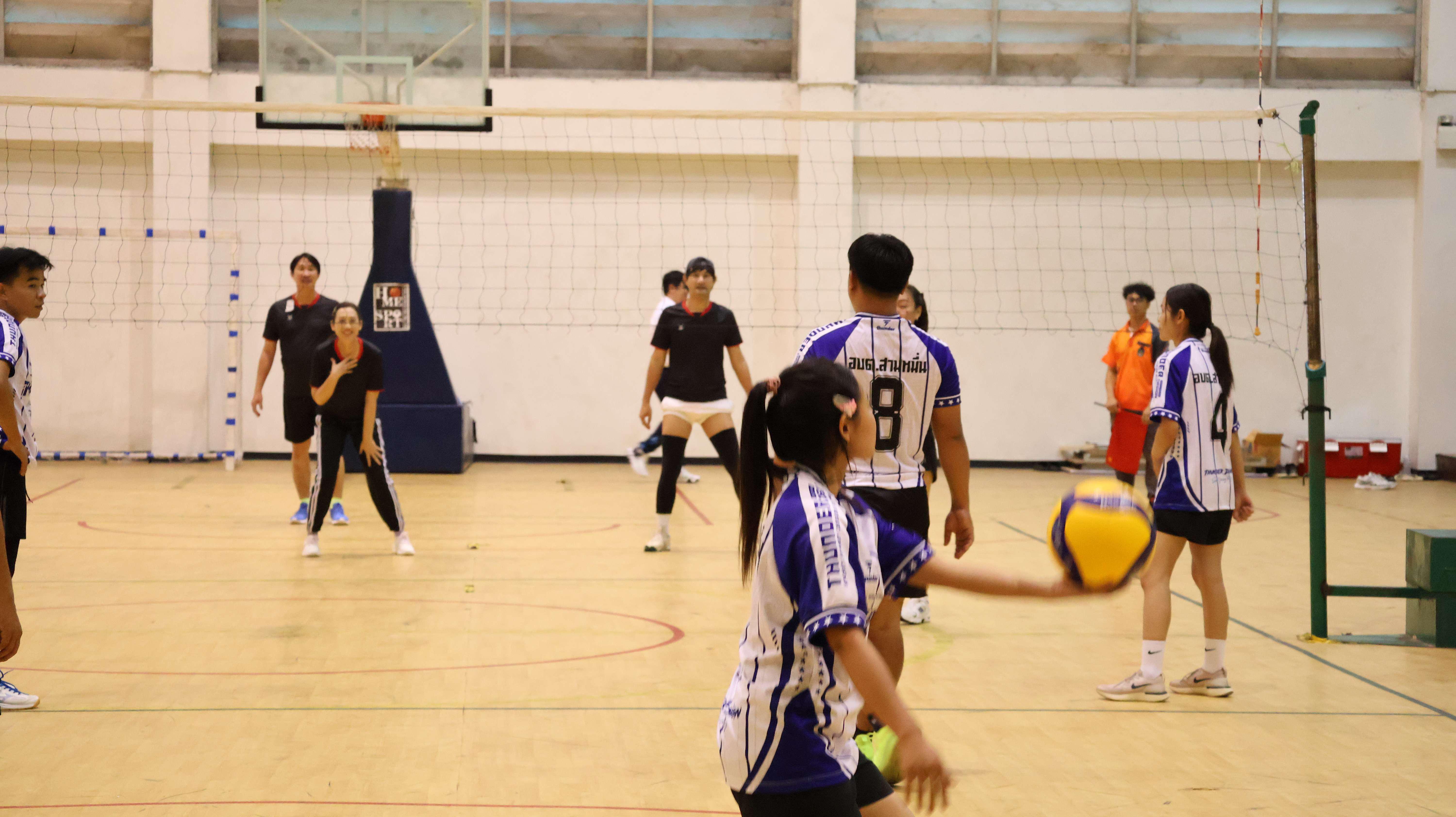 368. การแข่งขันกีฬาวอลเลย์บอลเชื่อมความสัมพันธ์ระหว่างหน่วยงาน คู่ที่ 1 - 8