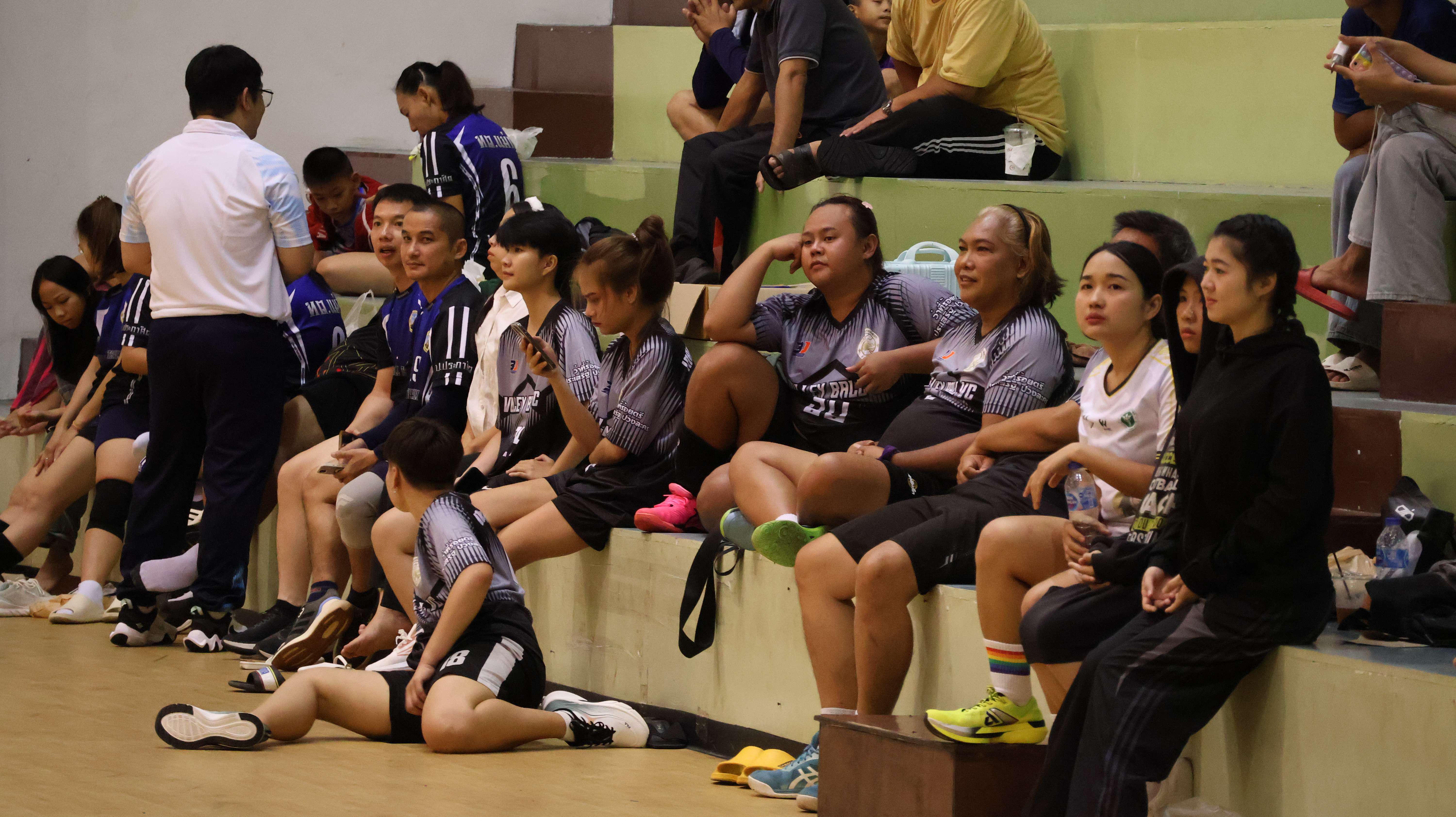 371. การแข่งขันกีฬาวอลเลย์บอลเชื่อมความสัมพันธ์ระหว่างหน่วยงาน คู่ที่ 1 - 8