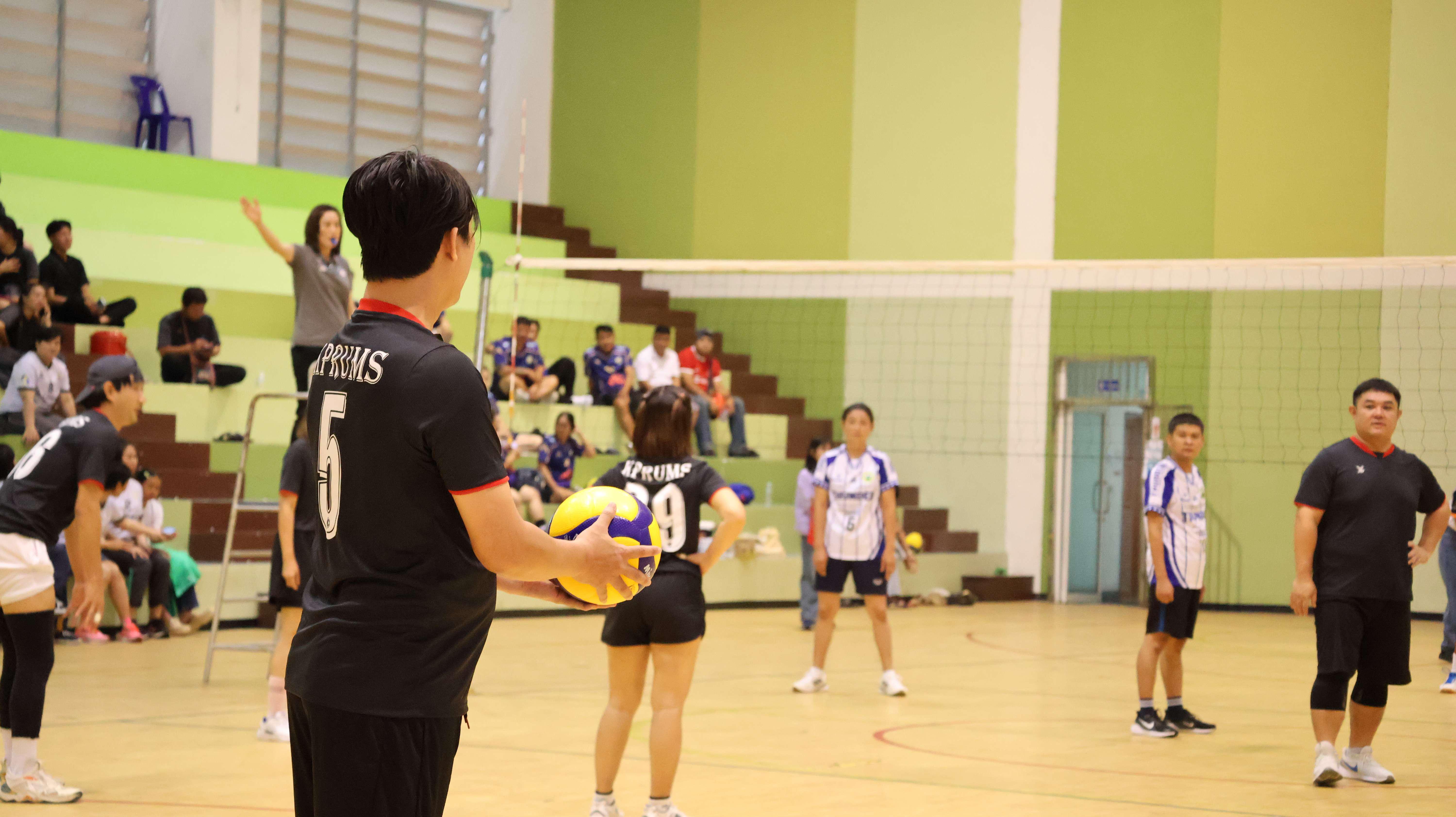 380. การแข่งขันกีฬาวอลเลย์บอลเชื่อมความสัมพันธ์ระหว่างหน่วยงาน คู่ที่ 1 - 8