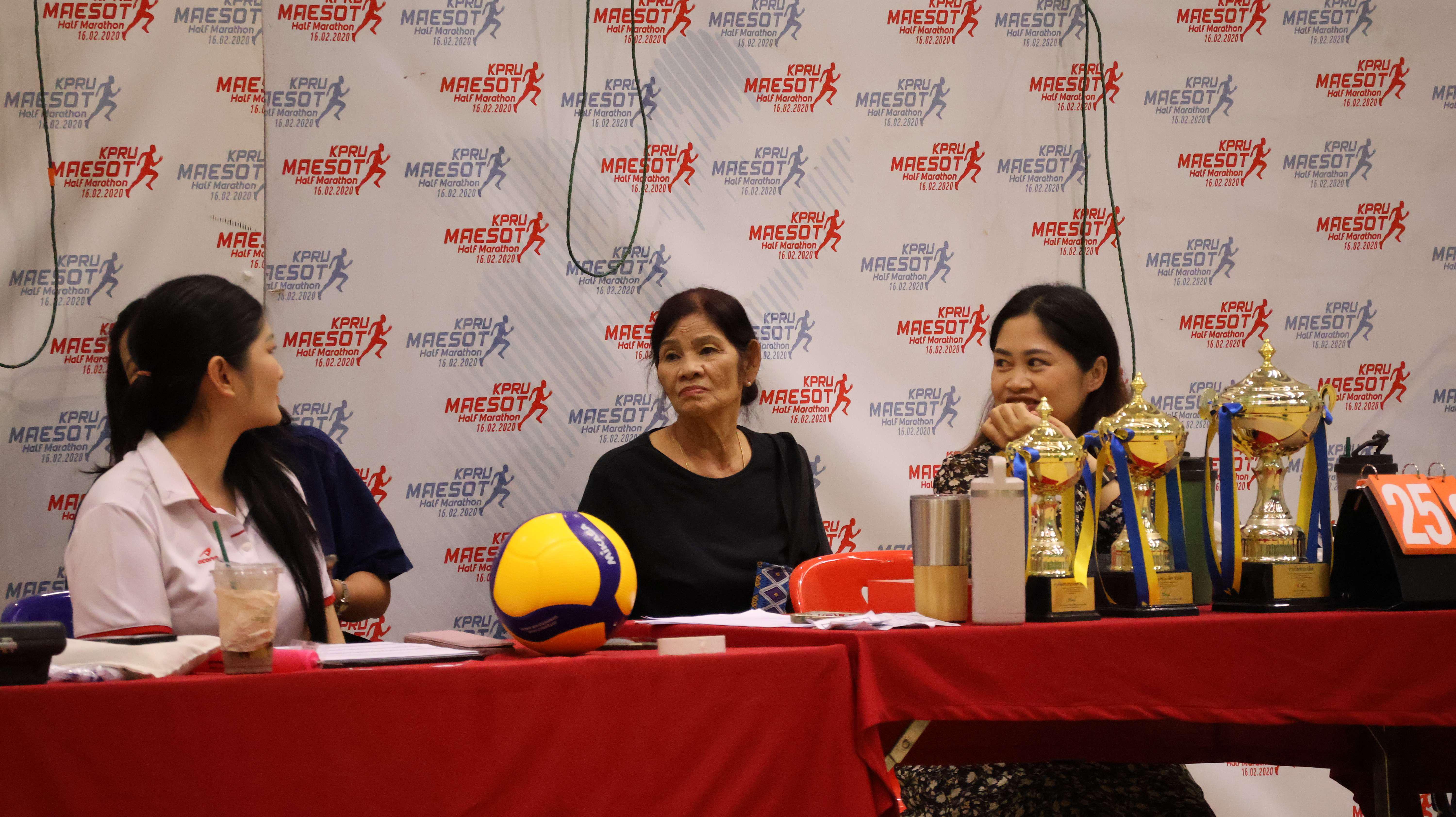 393. การแข่งขันกีฬาวอลเลย์บอลเชื่อมความสัมพันธ์ระหว่างหน่วยงาน คู่ที่ 1 - 8