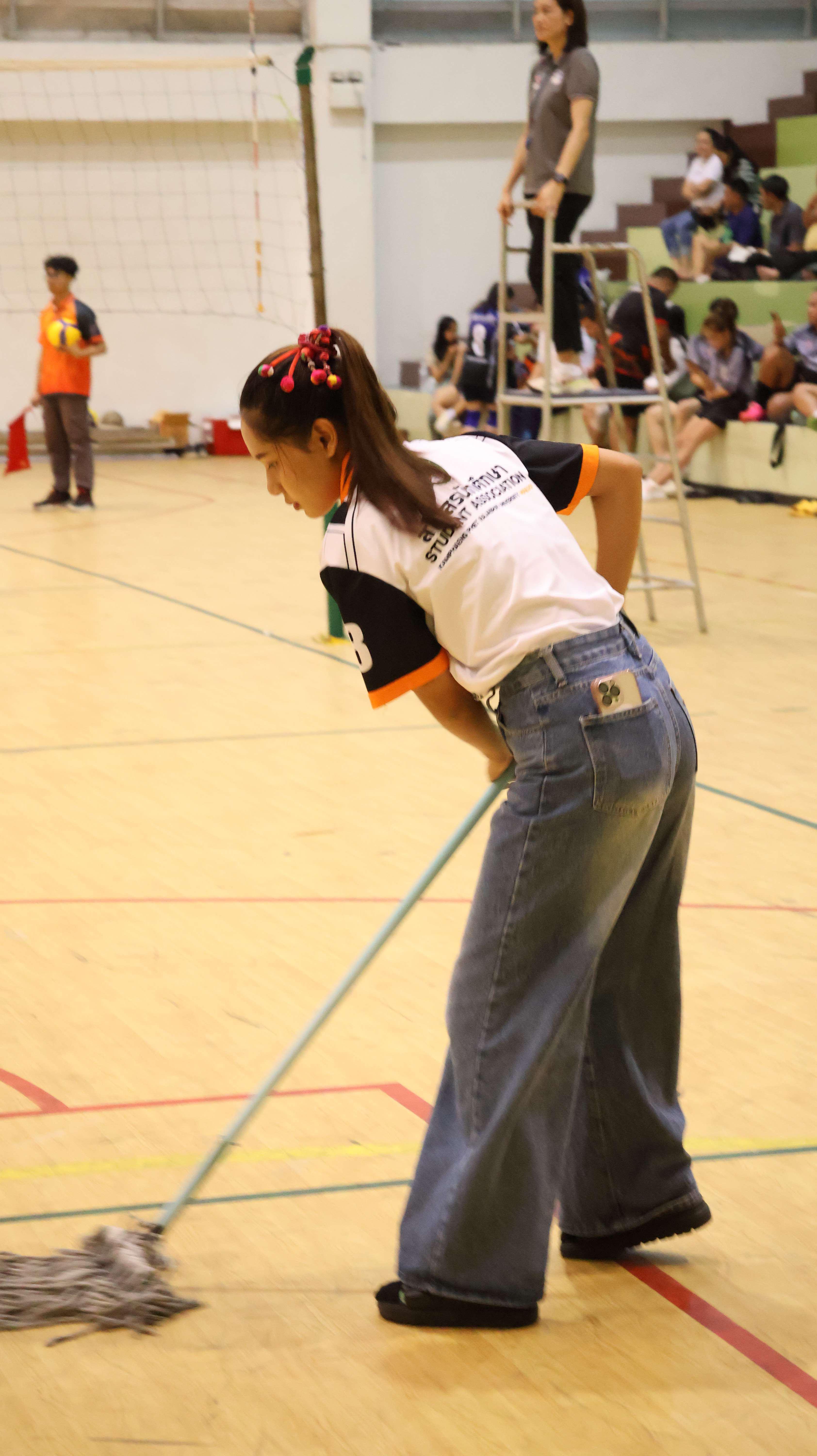 397. การแข่งขันกีฬาวอลเลย์บอลเชื่อมความสัมพันธ์ระหว่างหน่วยงาน คู่ที่ 1 - 8