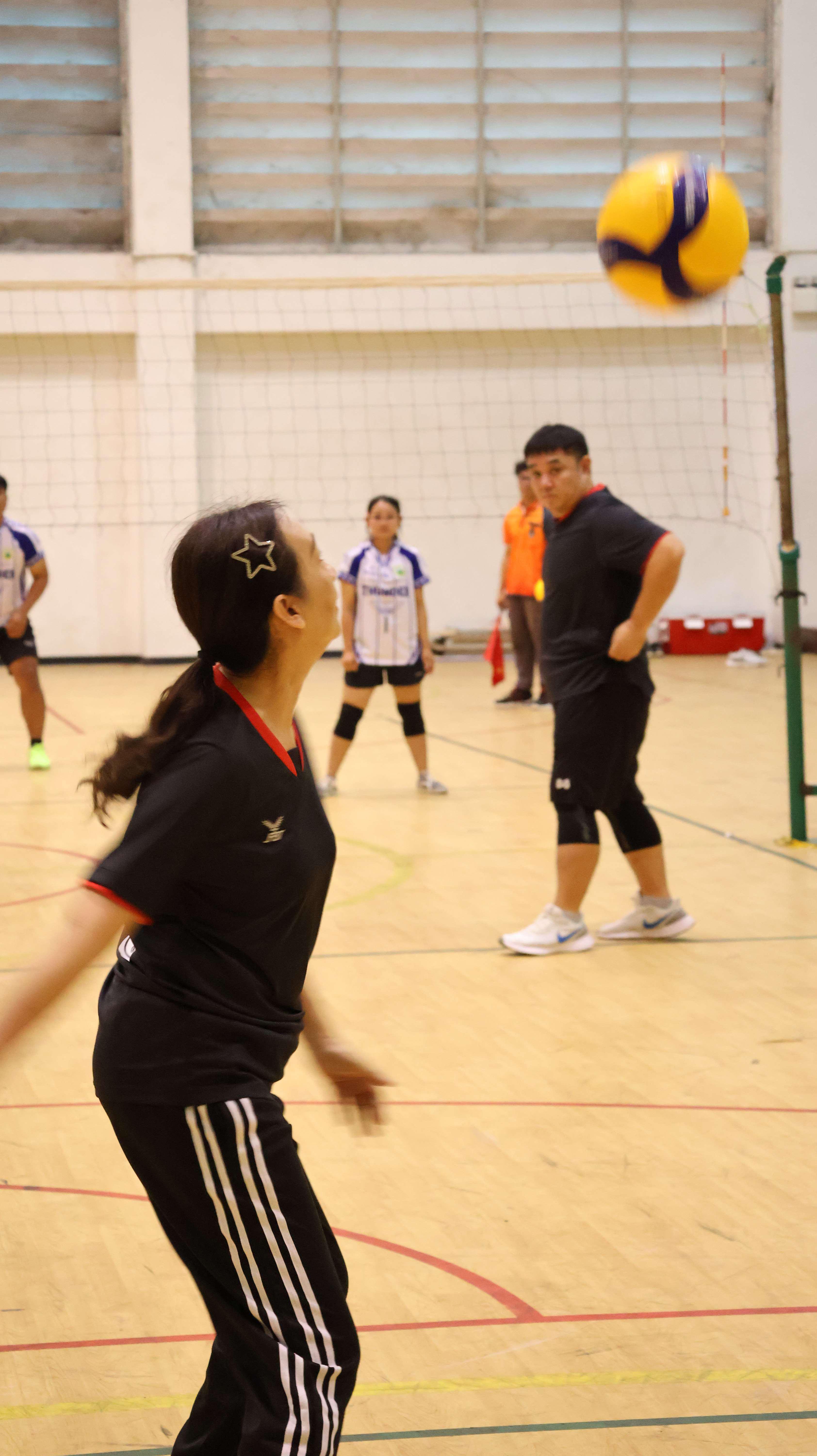 400. การแข่งขันกีฬาวอลเลย์บอลเชื่อมความสัมพันธ์ระหว่างหน่วยงาน คู่ที่ 1 - 8