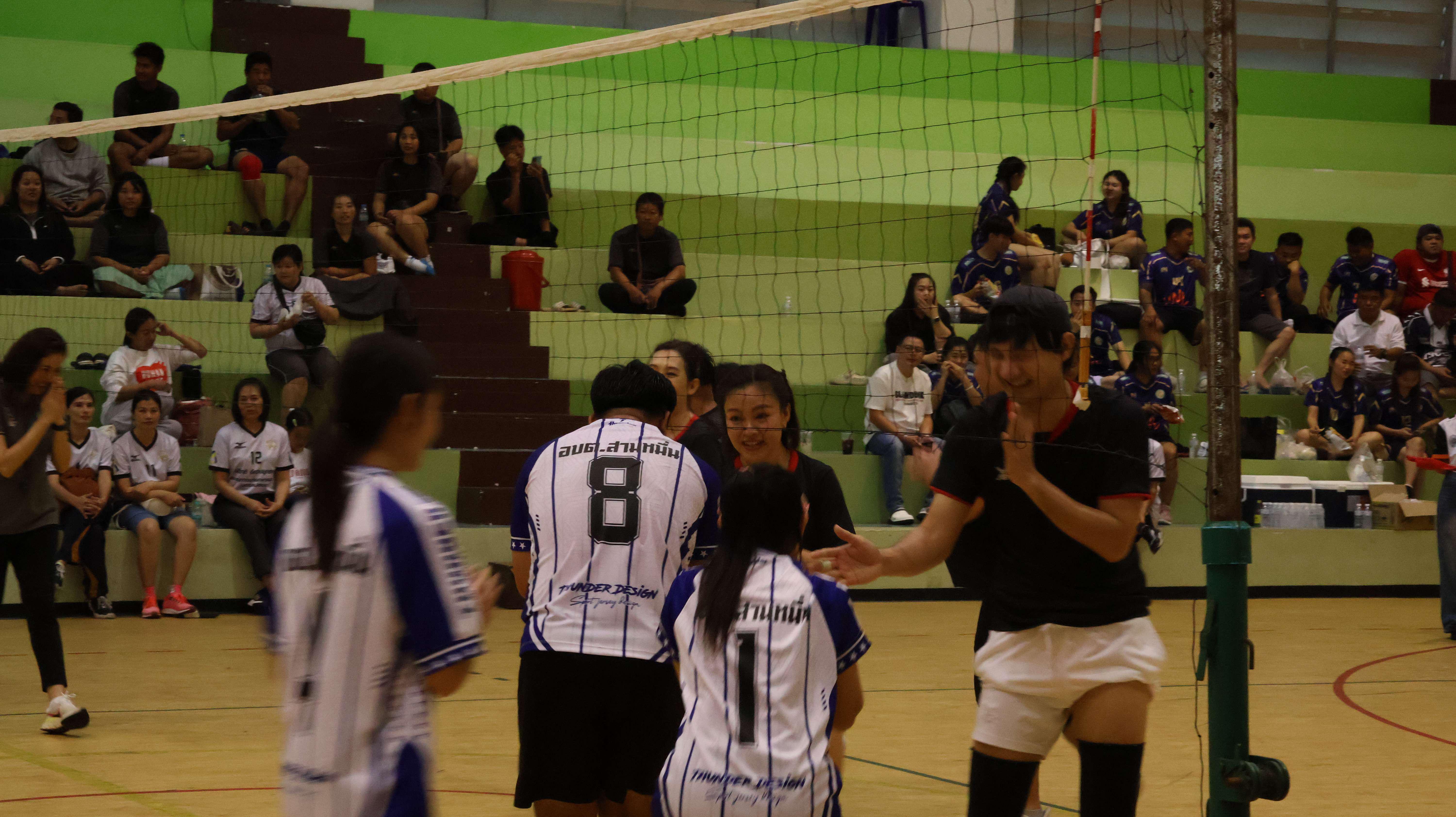 425. การแข่งขันกีฬาวอลเลย์บอลเชื่อมความสัมพันธ์ระหว่างหน่วยงาน คู่ที่ 1 - 8