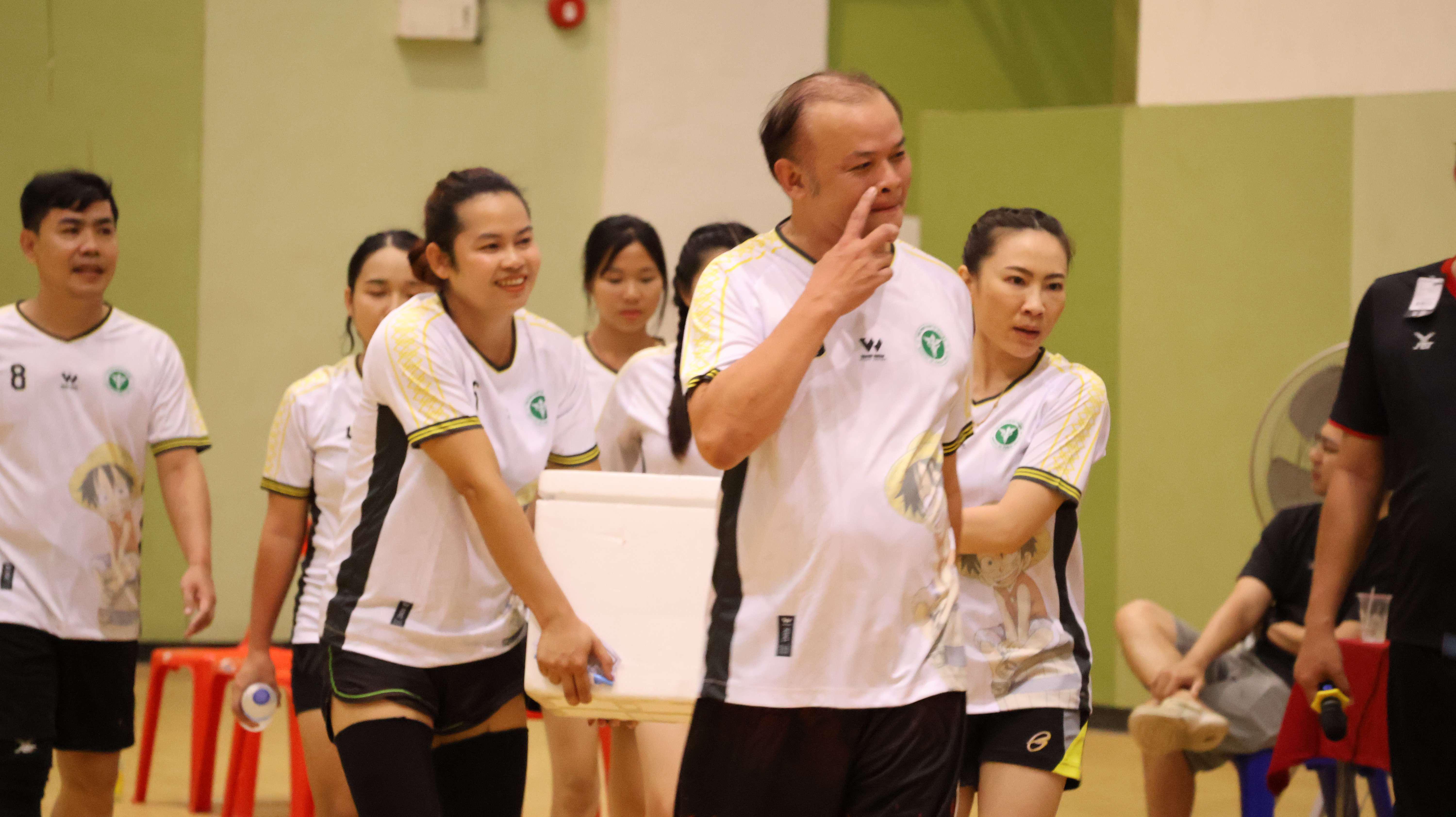 446. การแข่งขันกีฬาวอลเลย์บอลเชื่อมความสัมพันธ์ระหว่างหน่วยงาน คู่ที่ 1 - 8