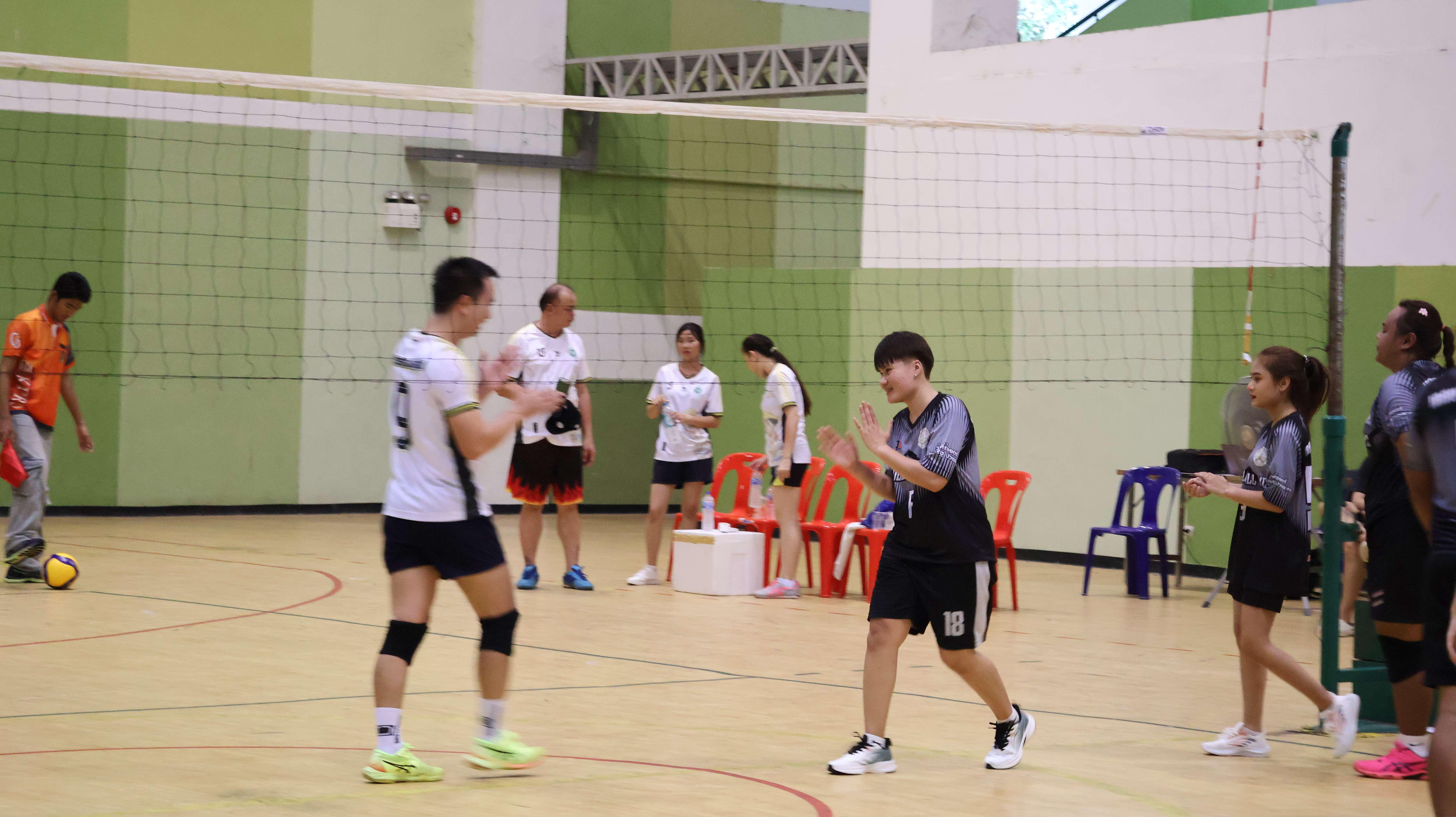 461. การแข่งขันกีฬาวอลเลย์บอลเชื่อมความสัมพันธ์ระหว่างหน่วยงาน คู่ที่ 1 - 8