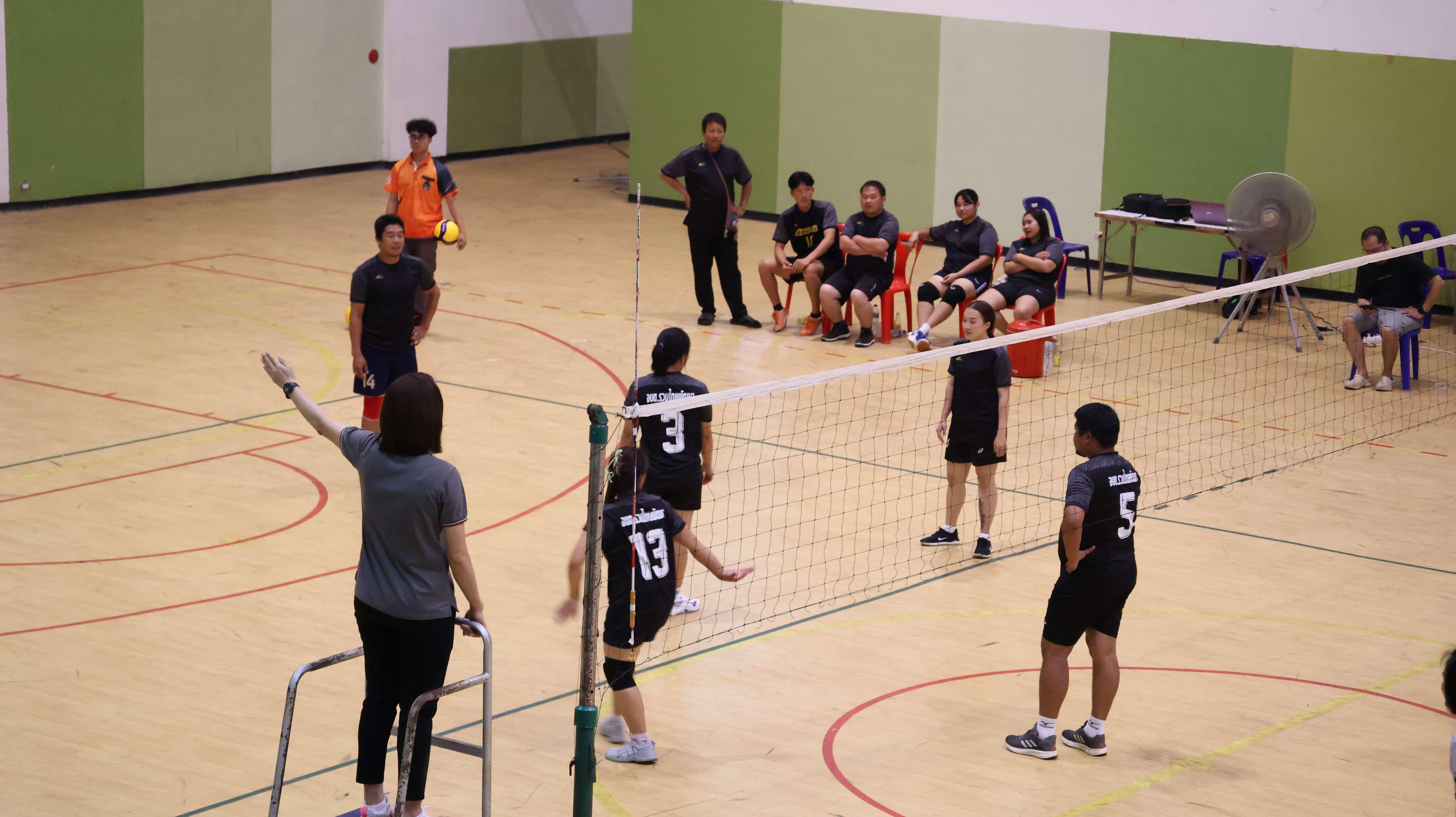 483. การแข่งขันกีฬาวอลเลย์บอลเชื่อมความสัมพันธ์ระหว่างหน่วยงาน คู่ที่ 1 - 8