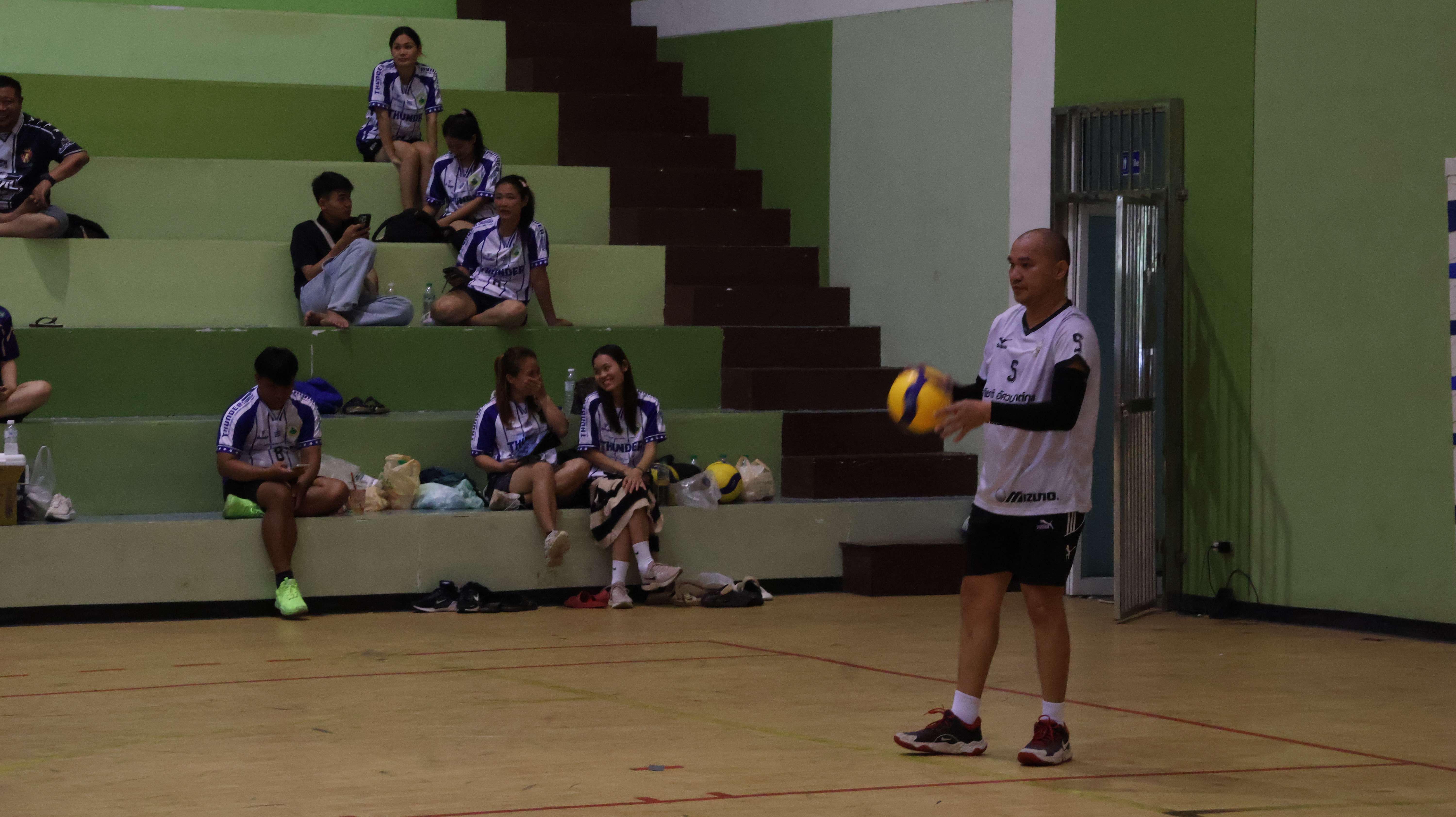 490. การแข่งขันกีฬาวอลเลย์บอลเชื่อมความสัมพันธ์ระหว่างหน่วยงาน คู่ที่ 1 - 8