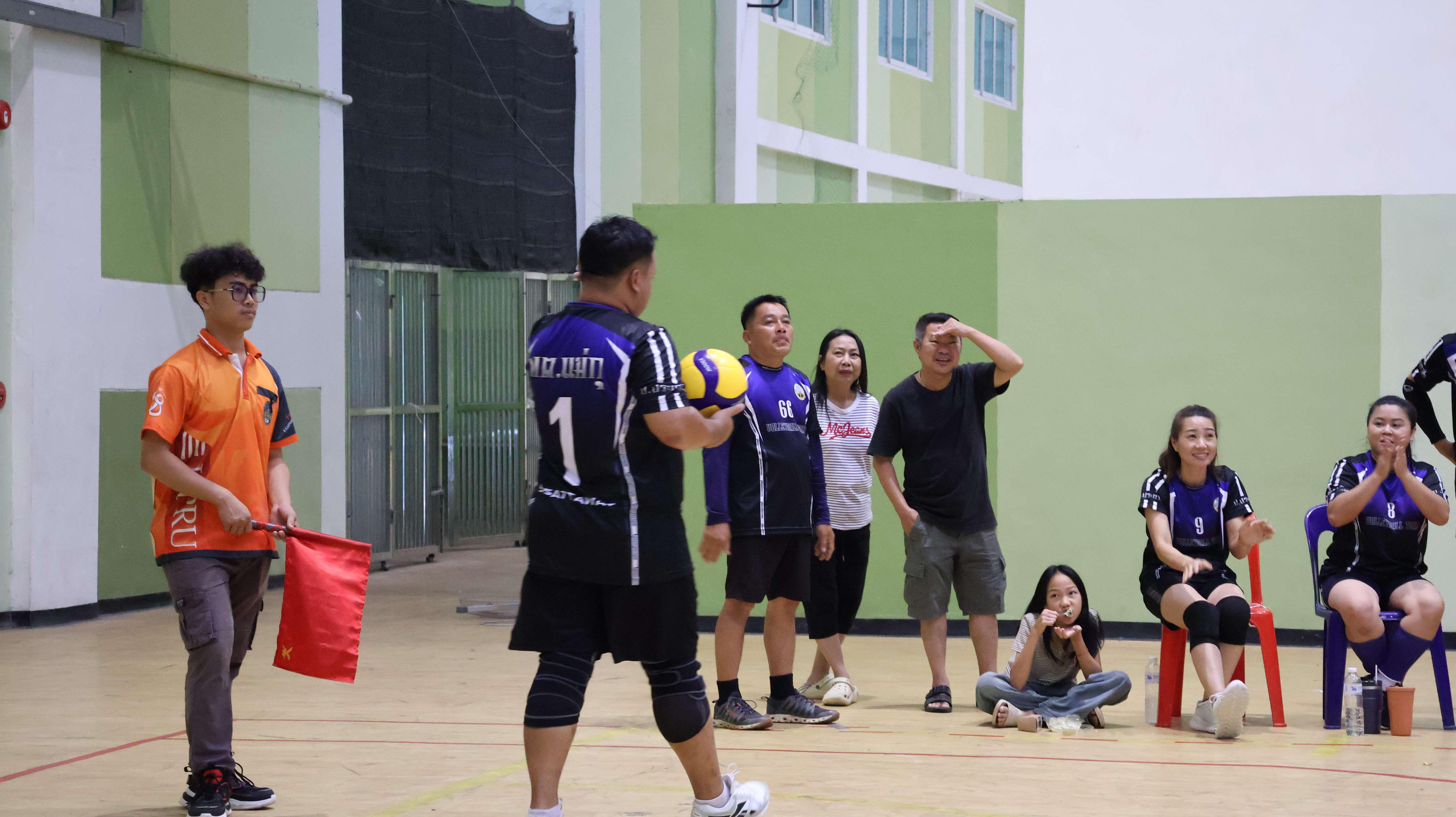515. การแข่งขันกีฬาวอลเลย์บอลเชื่อมความสัมพันธ์ระหว่างหน่วยงาน คู่ที่ 1 - 8