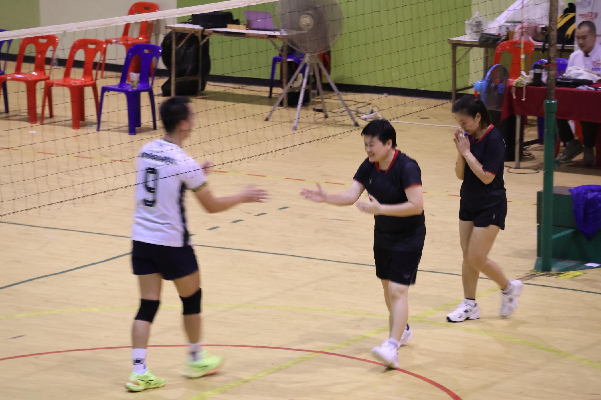 114. การแข่งขันกีฬาวอลเลย์บอลเชื่อมความสัมพันธ์ระหว่างหน่วยงาน คู่ที่ 9 - 15