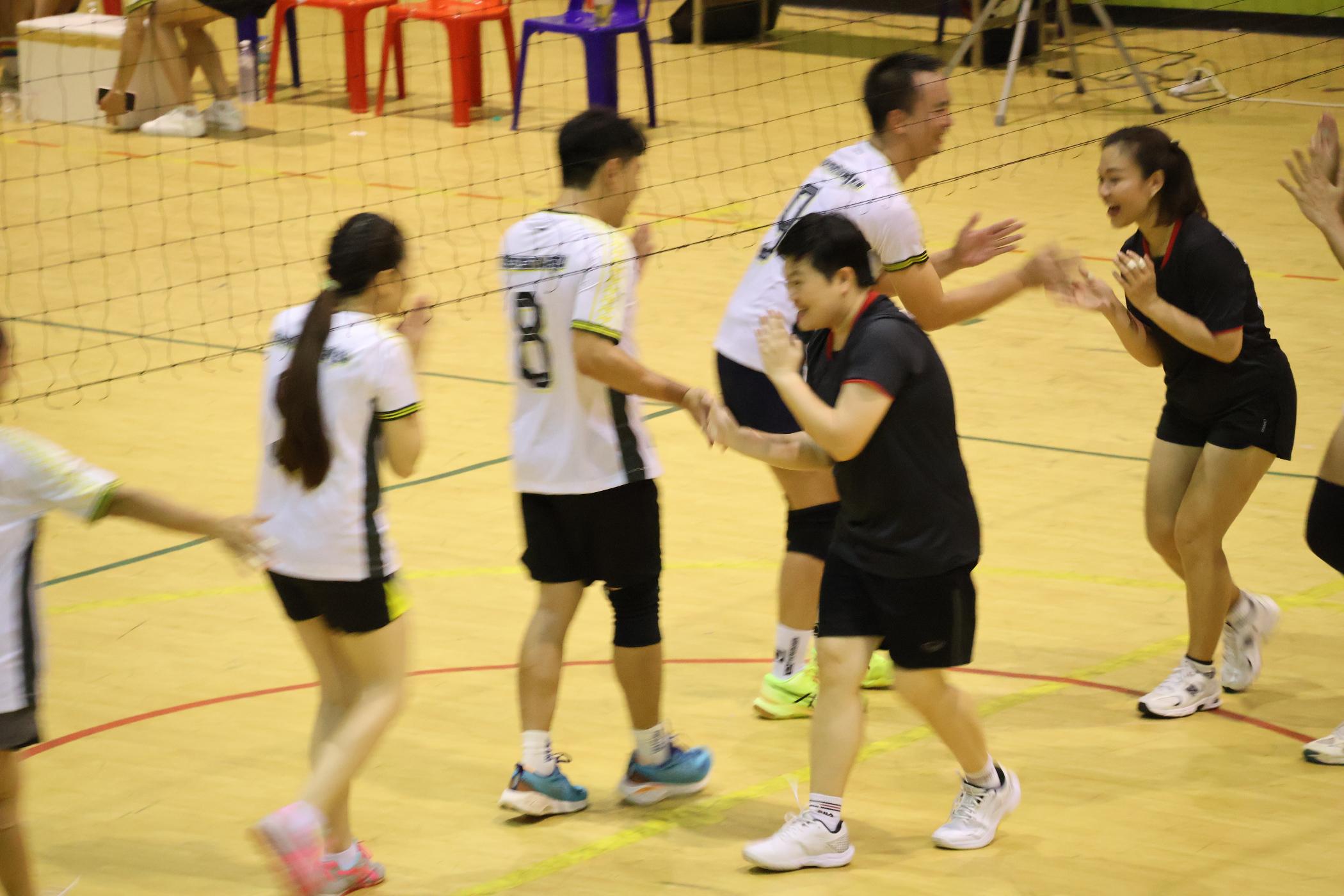 115. การแข่งขันกีฬาวอลเลย์บอลเชื่อมความสัมพันธ์ระหว่างหน่วยงาน คู่ที่ 9 - 15