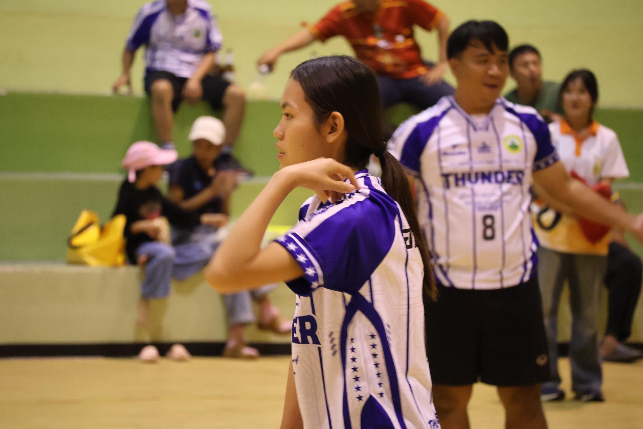 195. การแข่งขันกีฬาวอลเลย์บอลเชื่อมความสัมพันธ์ระหว่างหน่วยงาน คู่ที่ 9 - 15