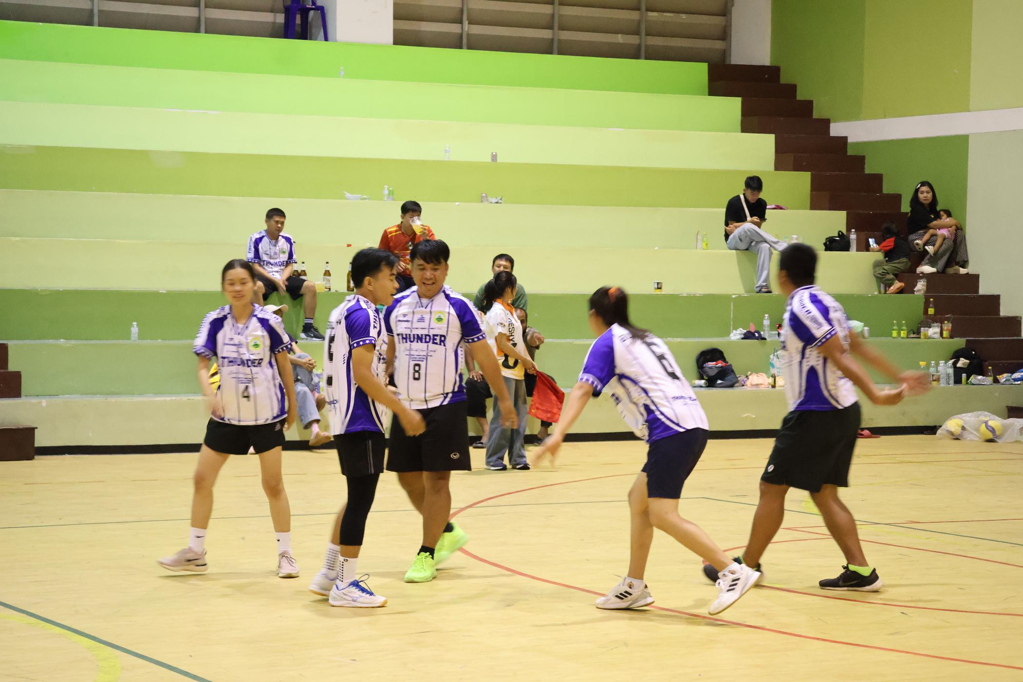 197. การแข่งขันกีฬาวอลเลย์บอลเชื่อมความสัมพันธ์ระหว่างหน่วยงาน คู่ที่ 9 - 15