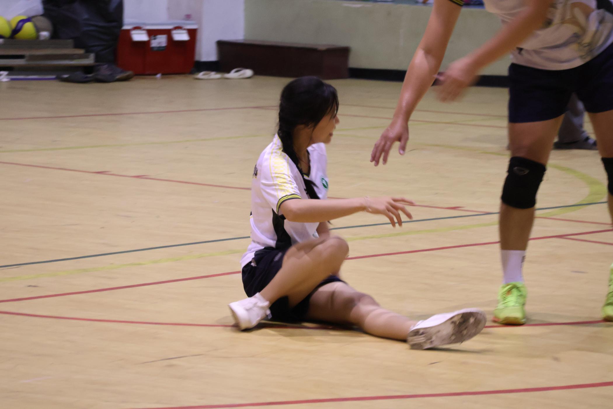 246. การแข่งขันกีฬาวอลเลย์บอลเชื่อมความสัมพันธ์ระหว่างหน่วยงาน คู่ที่ 9 - 15