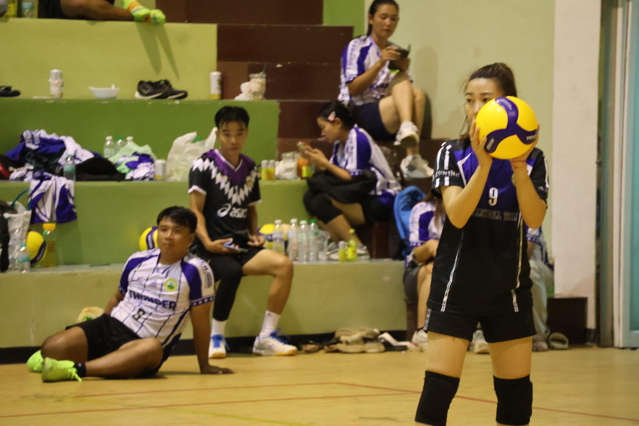 249. การแข่งขันกีฬาวอลเลย์บอลเชื่อมความสัมพันธ์ระหว่างหน่วยงาน คู่ที่ 9 - 15