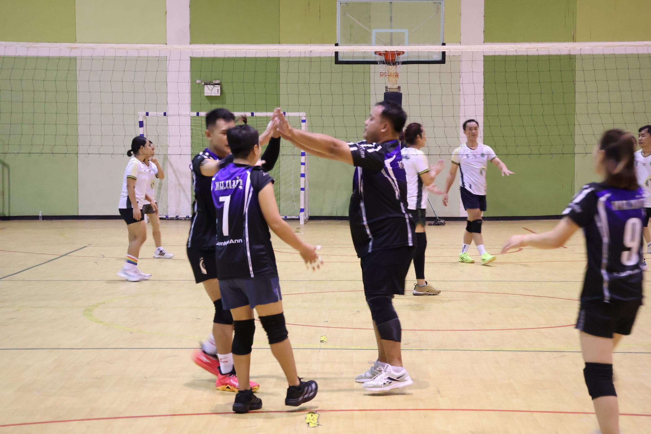 265. การแข่งขันกีฬาวอลเลย์บอลเชื่อมความสัมพันธ์ระหว่างหน่วยงาน คู่ที่ 9 - 15