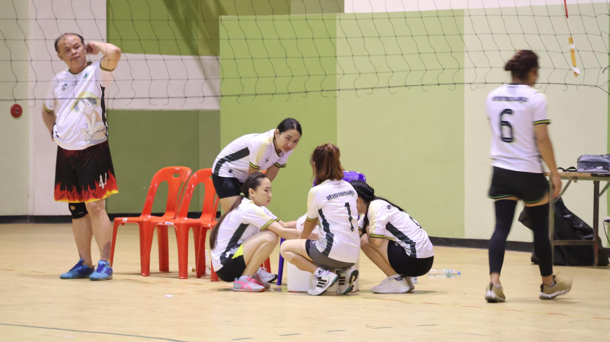 299. การแข่งขันกีฬาวอลเลย์บอลเชื่อมความสัมพันธ์ระหว่างหน่วยงาน คู่ที่ 9 - 15