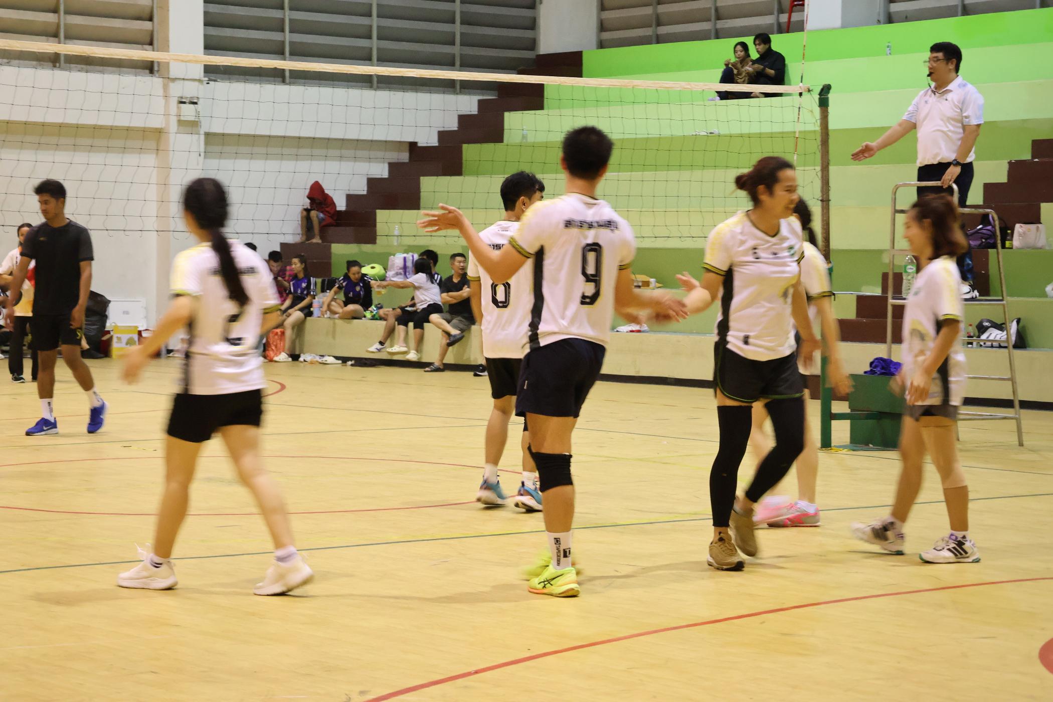 326. การแข่งขันกีฬาวอลเลย์บอลเชื่อมความสัมพันธ์ระหว่างหน่วยงาน คู่ที่ 9 - 15