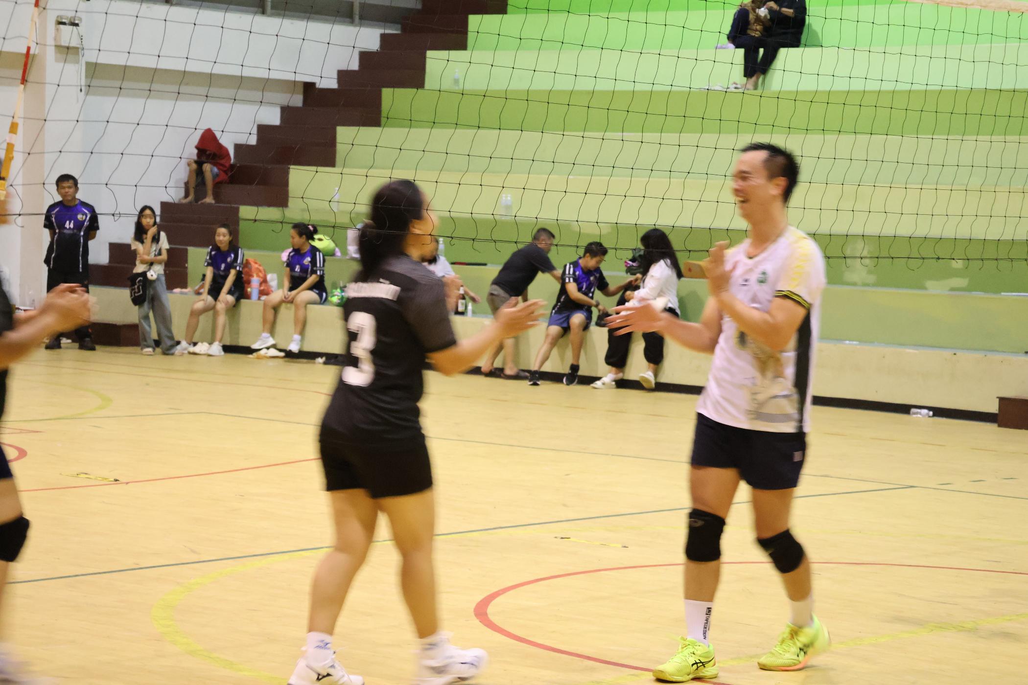 331. การแข่งขันกีฬาวอลเลย์บอลเชื่อมความสัมพันธ์ระหว่างหน่วยงาน คู่ที่ 9 - 15