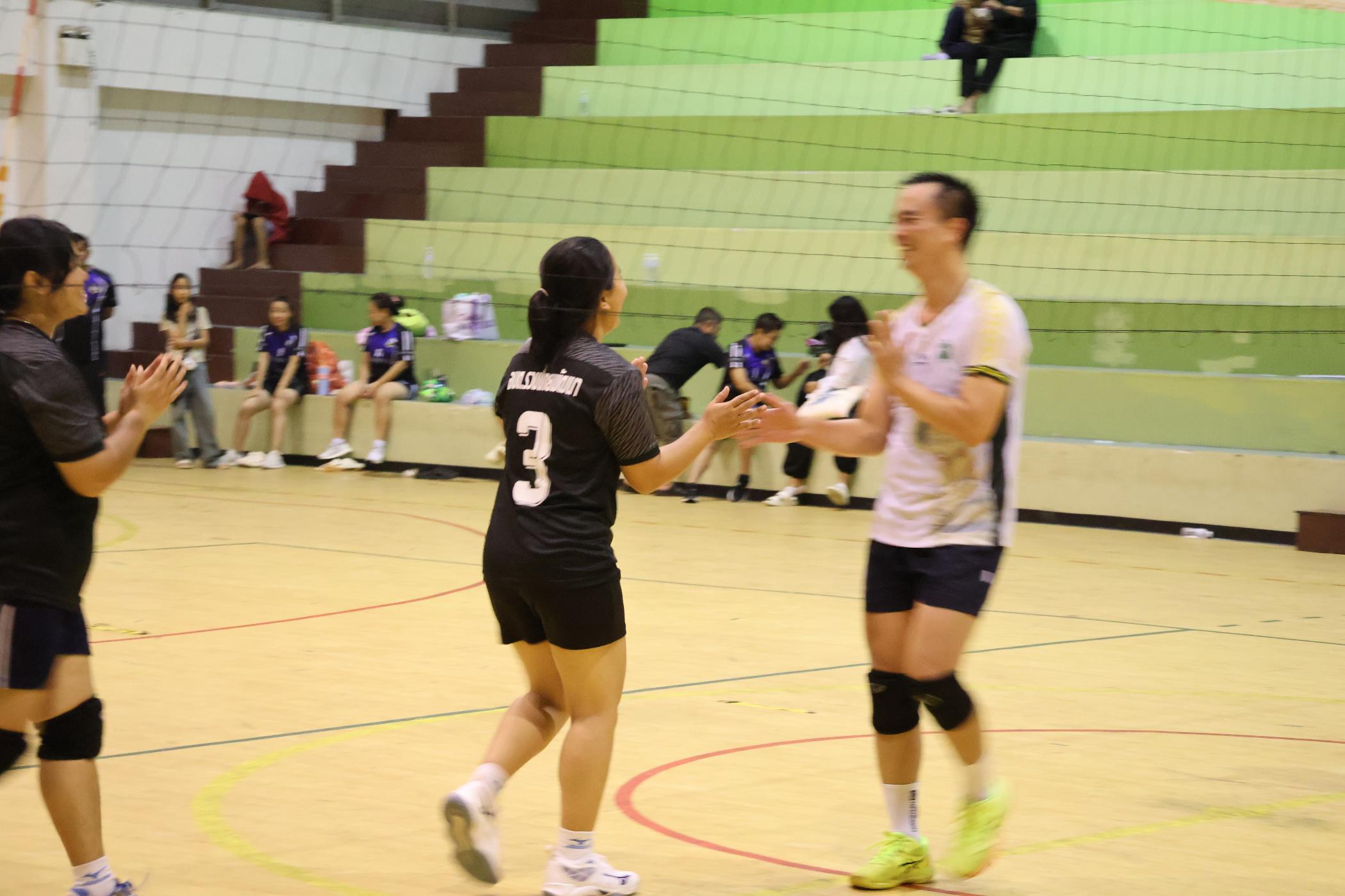 332. การแข่งขันกีฬาวอลเลย์บอลเชื่อมความสัมพันธ์ระหว่างหน่วยงาน คู่ที่ 9 - 15