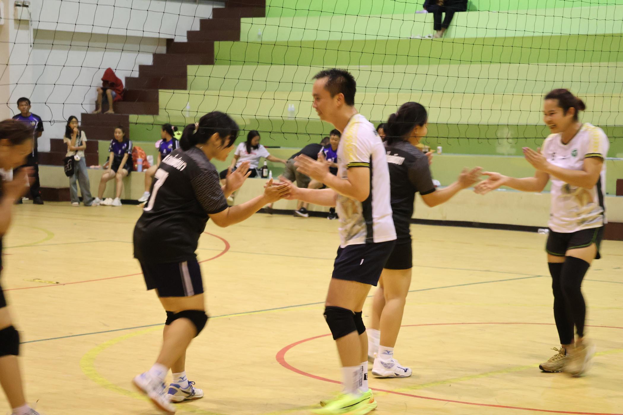 334. การแข่งขันกีฬาวอลเลย์บอลเชื่อมความสัมพันธ์ระหว่างหน่วยงาน คู่ที่ 9 - 15