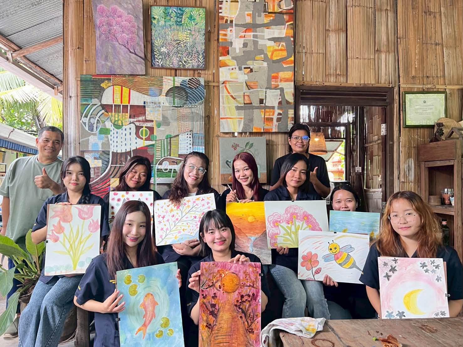 นักศึกษาบัญชี มรภ.กำแพงเพชร แม่สอด ศึกษาดูงาน “ชนบทอำพัน” เรียนรู้การสร้างมูลค่าเพิ่มจากวัสดุเหลือใช้ผ่านแนวคิดเศรษฐกิจหมุนเวียน